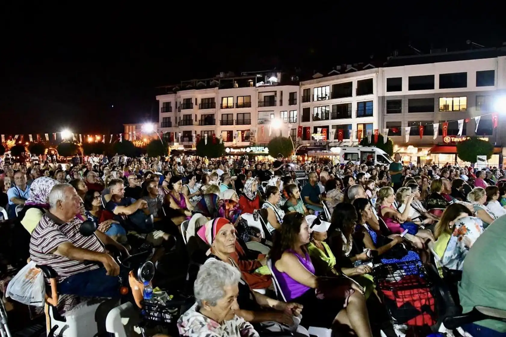 Neşet Ertaş Türkülerle Anıldı