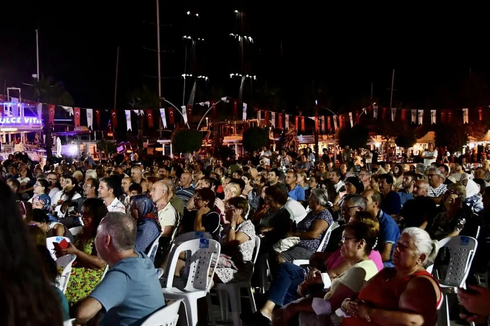 Neşet Ertaş Türkülerle Anıldı