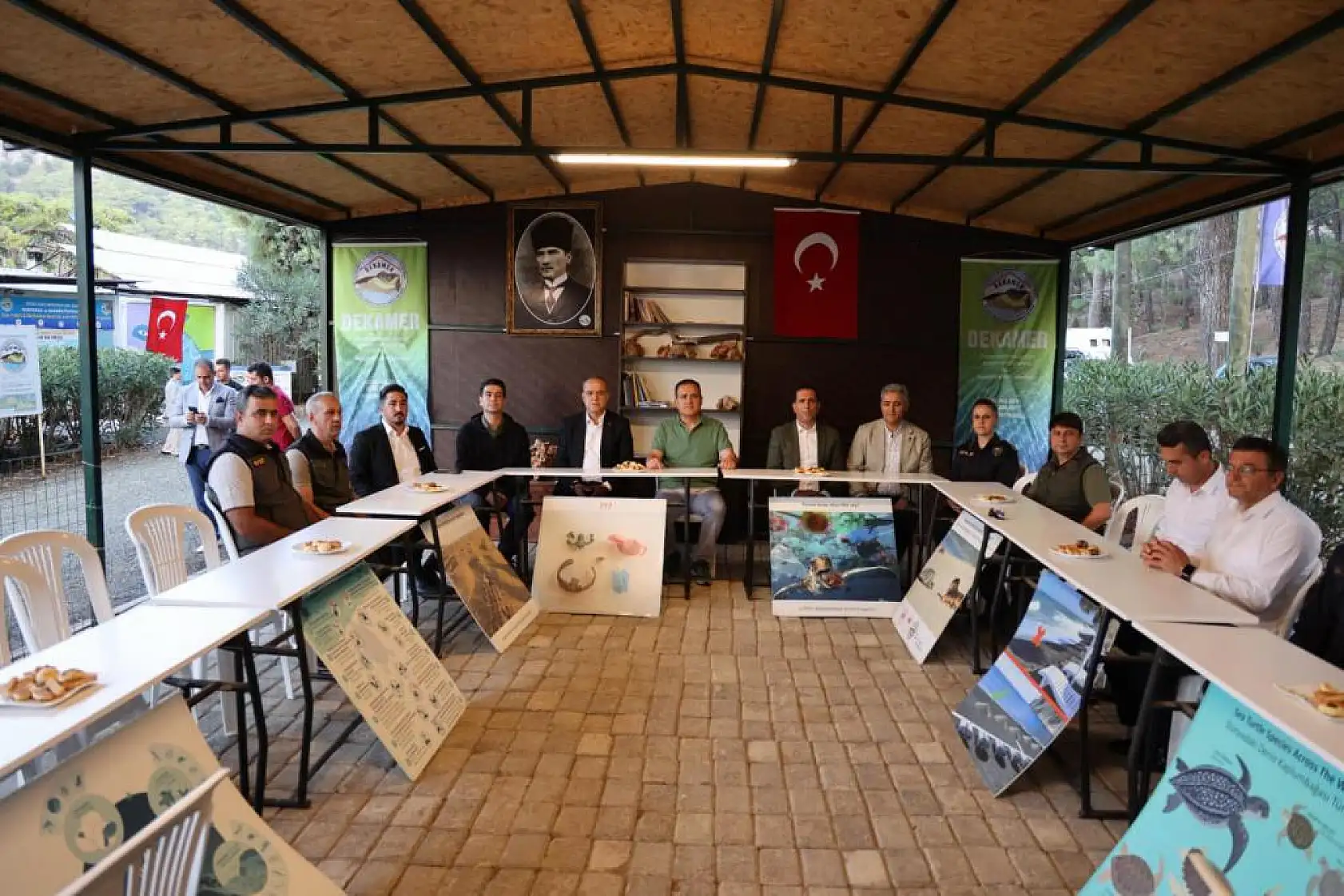 Vali Akbıyık, Deniz Kaplumbağalarını Denize Bıraktı