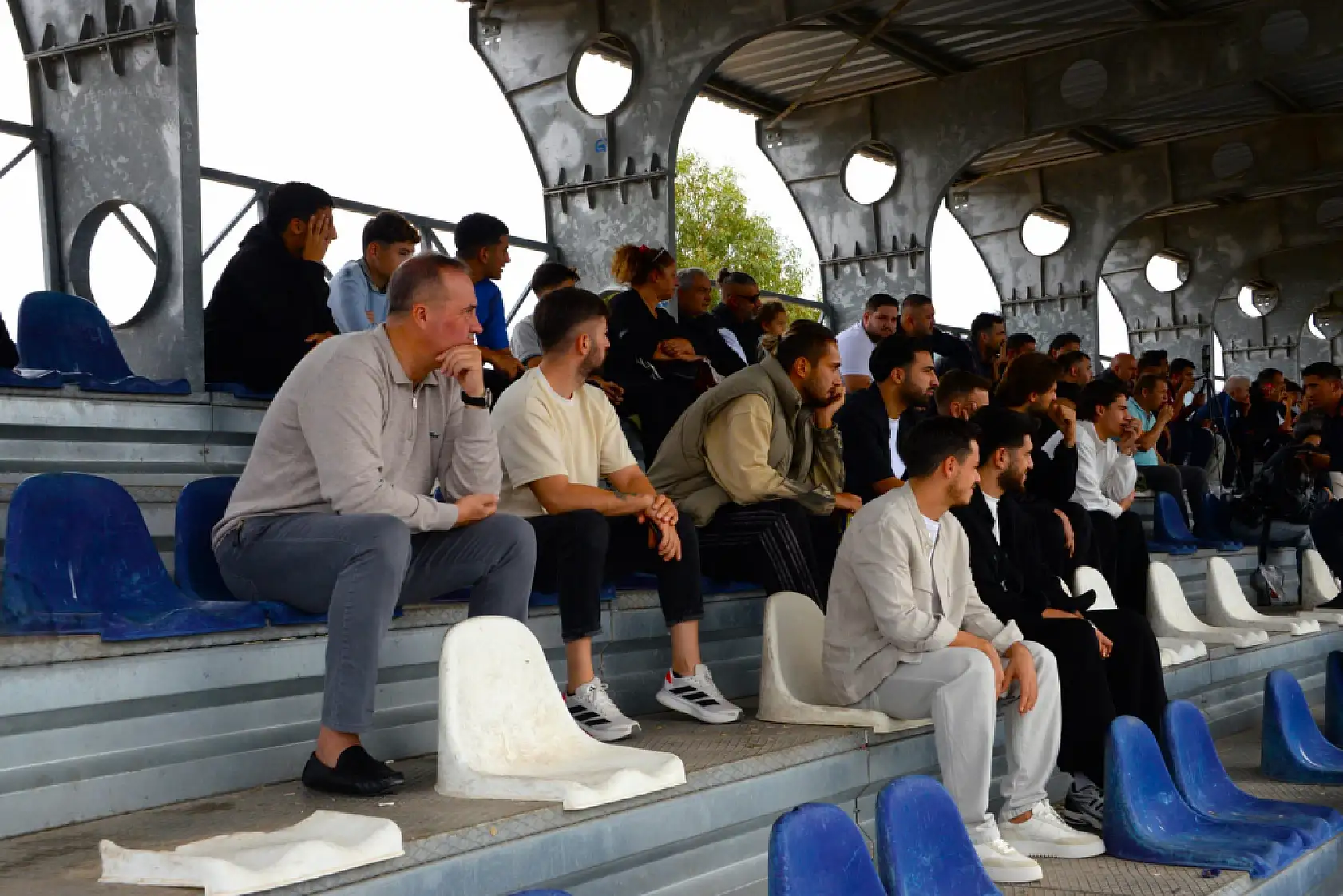 Fethiyesporlu futbolcular gençleri yalnız bırakmadı