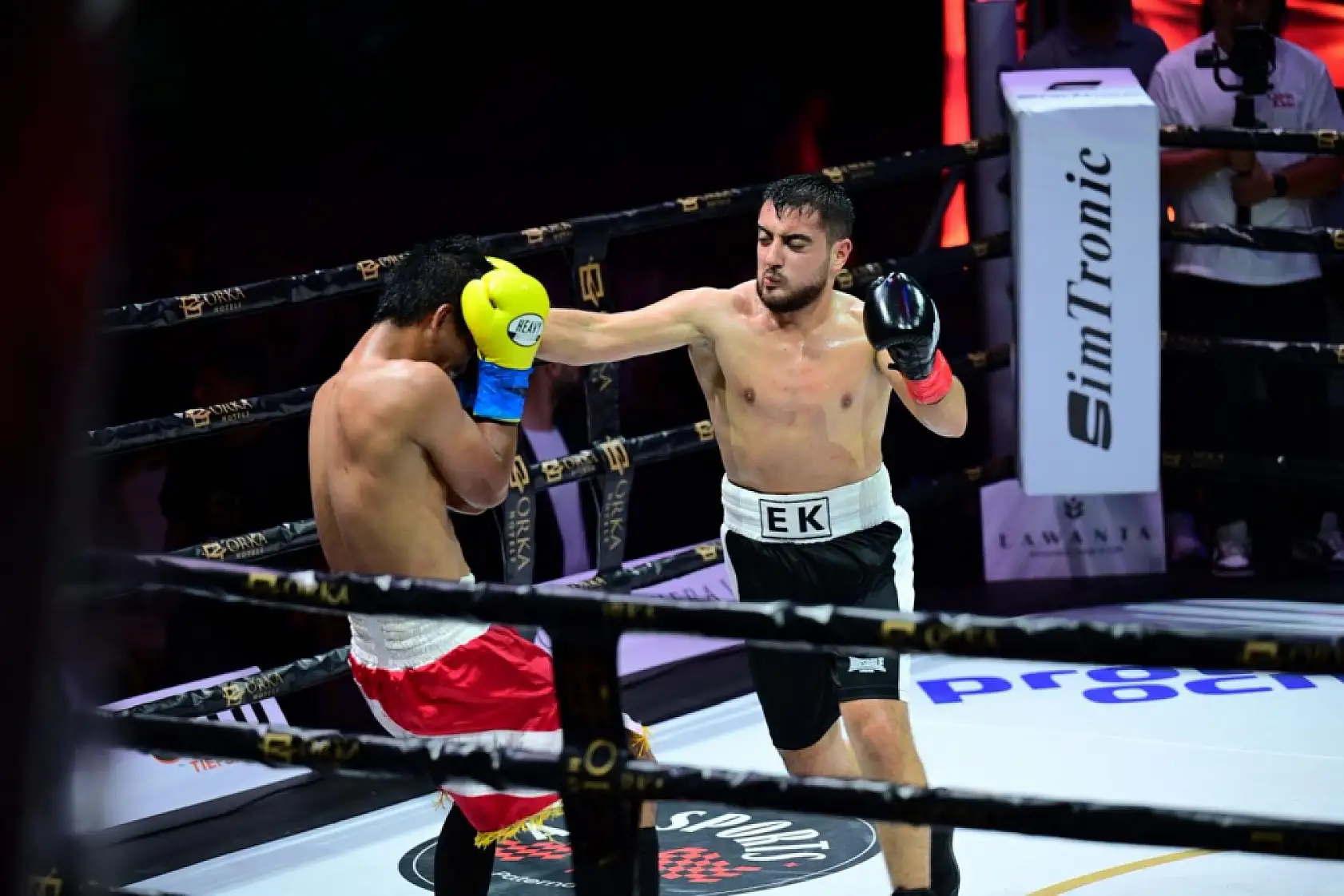 Yenilgisiz Boksör Emirhan Kaşlı ringde: Seydikemer Tekin Fight Night'a hazır