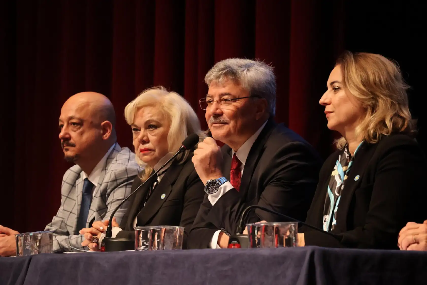 İYİ Parti Muğla 4. Olağan Kongresi'nde Davut Cumhur Akmeşe Güven Tazeledi