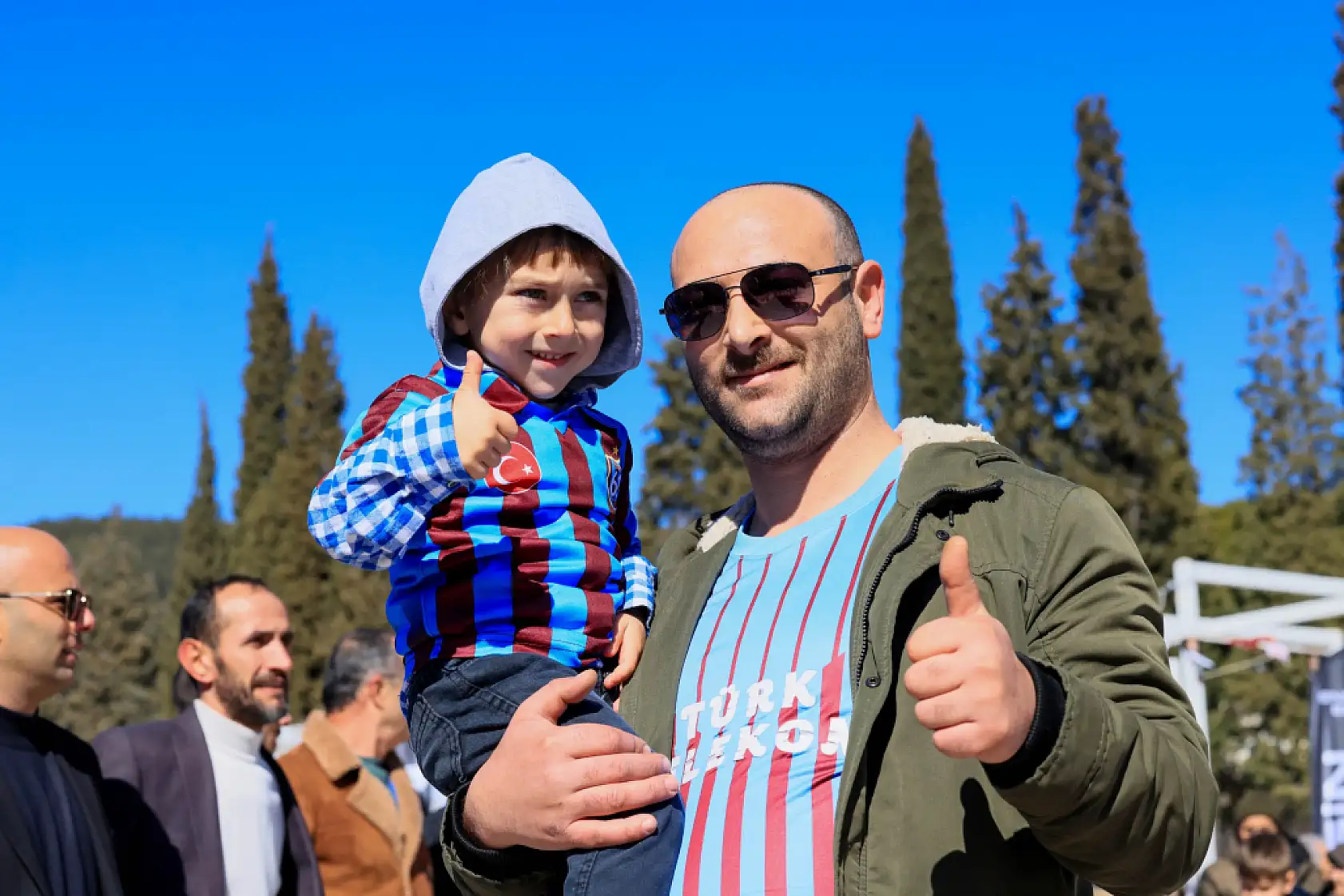 Muğla'da düzenlenen şölende 5 ton hamsi dağıtıldı