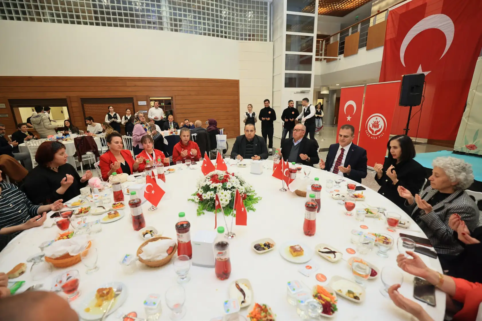 Muğla Valisi Akbıyık, engelli bireyler ve aileleri ile iftarda buluştu