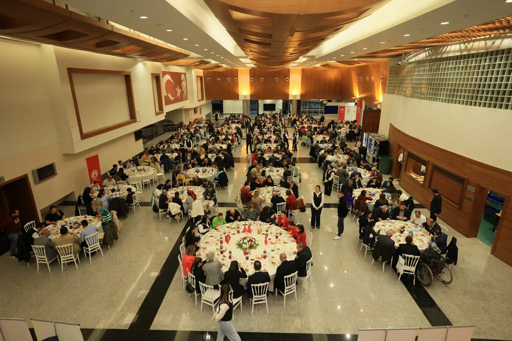 Muğla Valisi Akbıyık, engelli bireyler ve aileleri ile iftarda buluştu