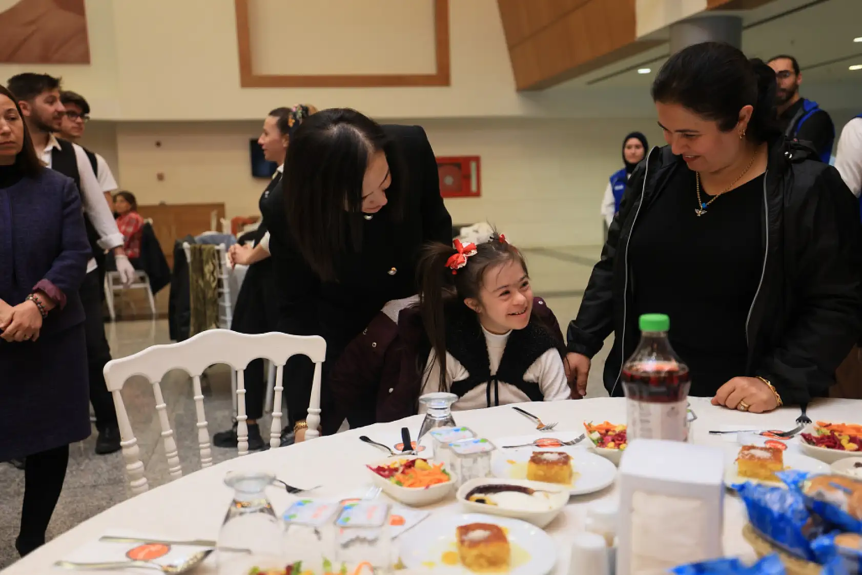 Muğla Valisi Akbıyık, engelli bireyler ve aileleri ile iftarda buluştu
