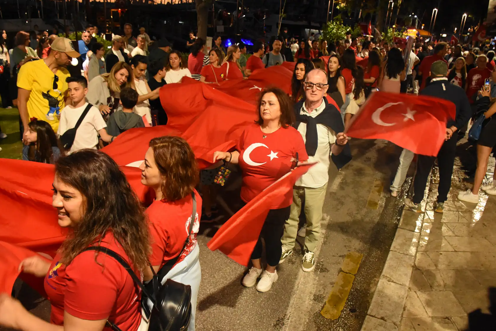 Bodrum'da 19 Mayıs etkinlikleri kapsamında fener alayı düzenlendi