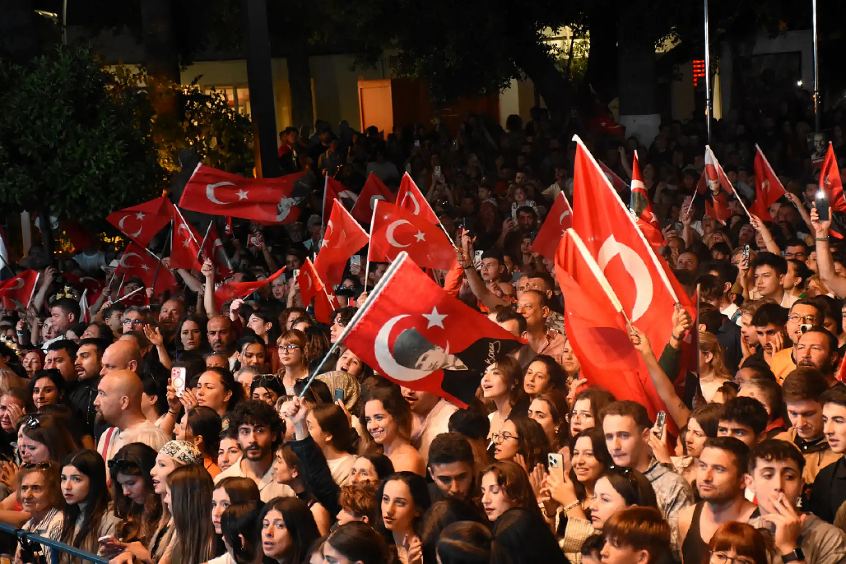 Bodrum'da 19 Mayıs etkinlikleri kapsamında fener alayı düzenlendi