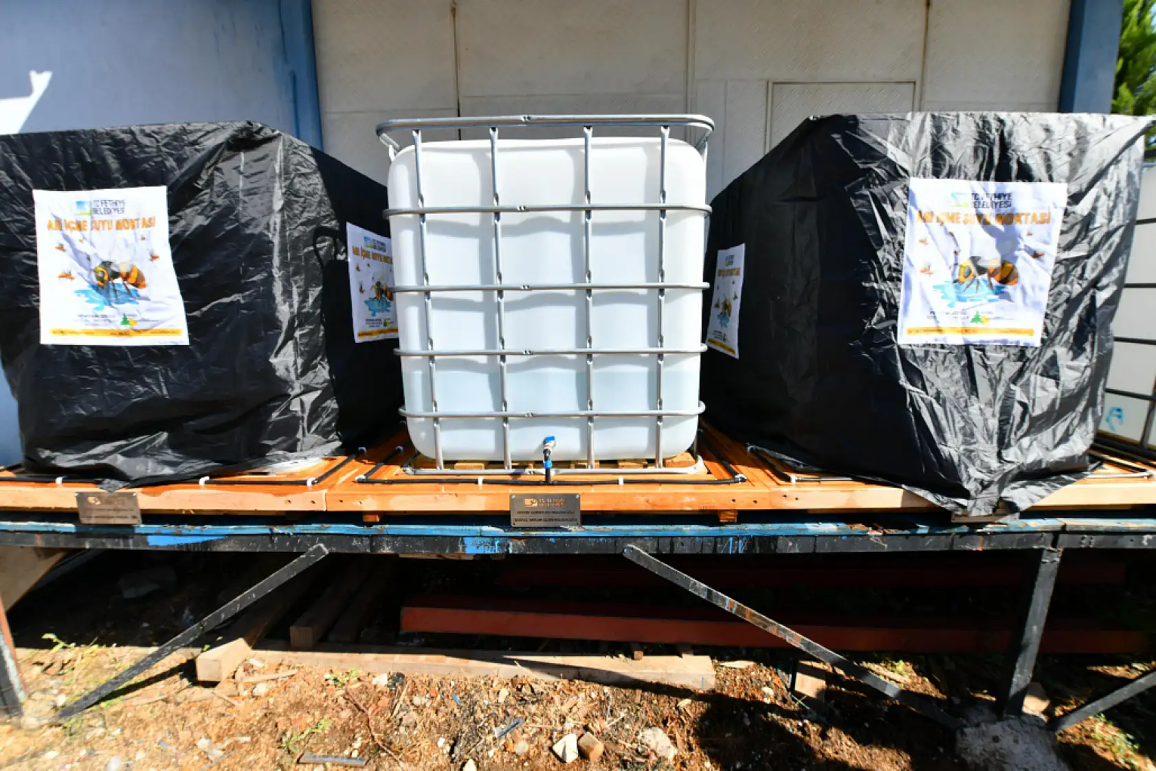 Fethiye Belediyesi'nden Türkiye'de Bir İlk: Arılar İçin İçme Suyu Noktaları Kuruldu