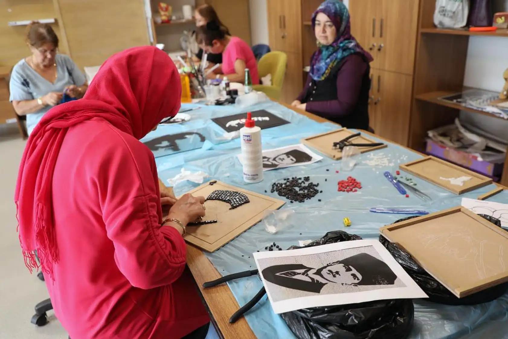 Serginin sahibi kadınlar ve çocuklar