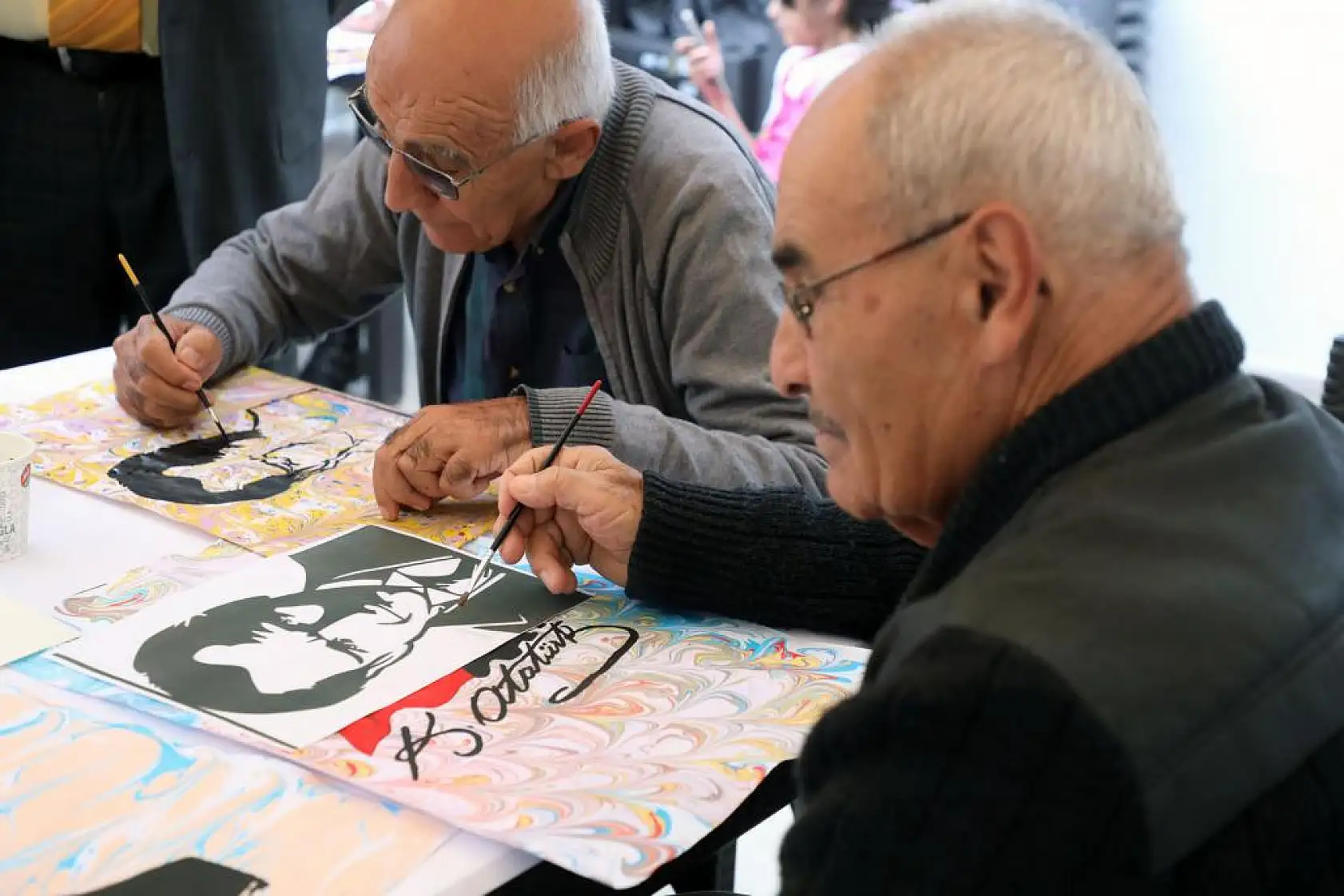 Serginin sahibi kadınlar ve çocuklar