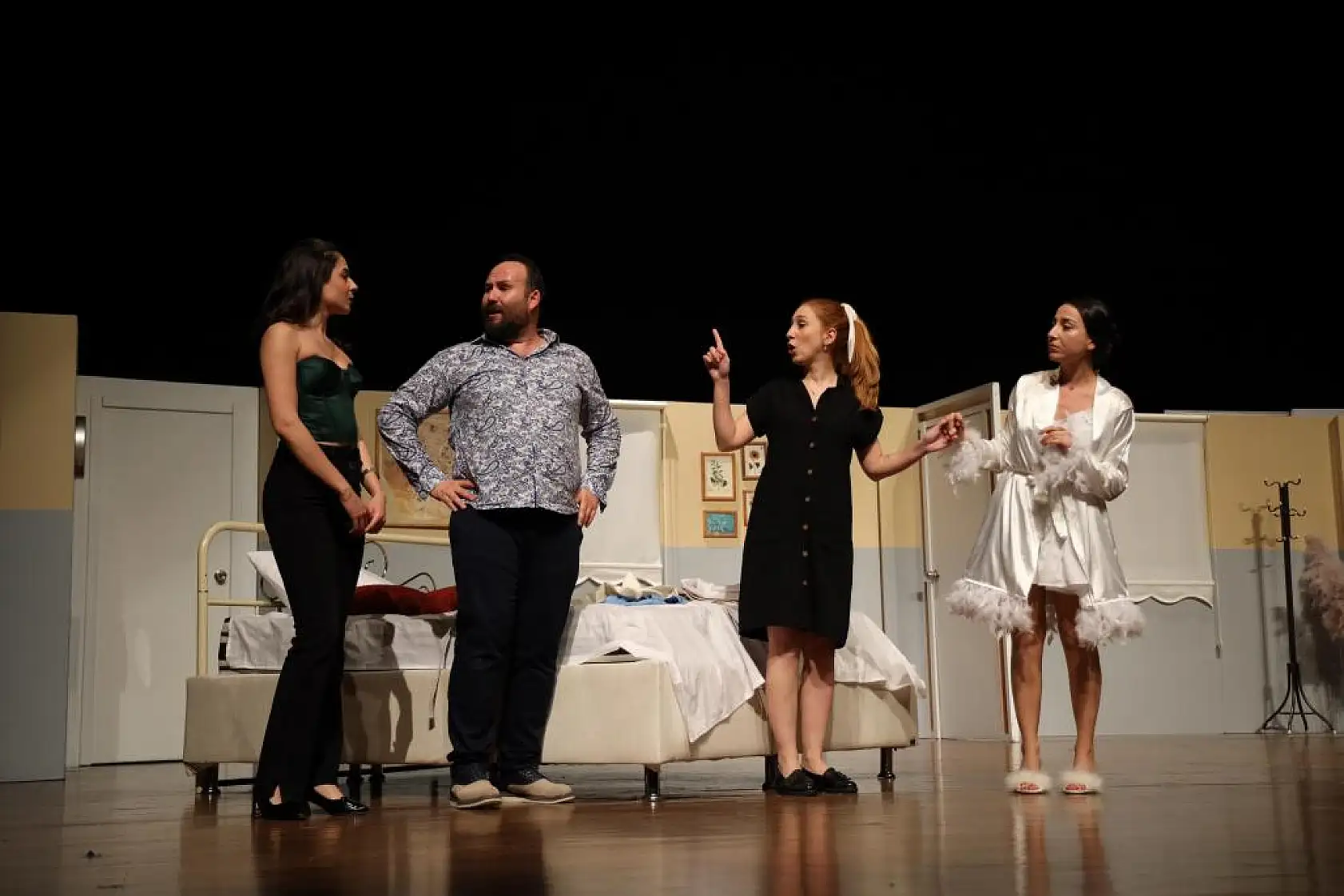 'Son Kaçamak' oyunu izleyenlerden tam puan aldı