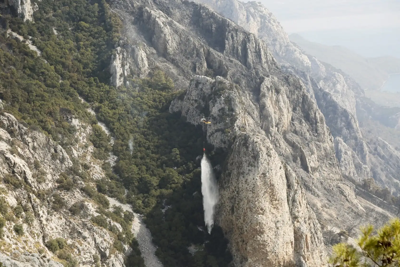 Menteşe yangını kısmen kontrol altında