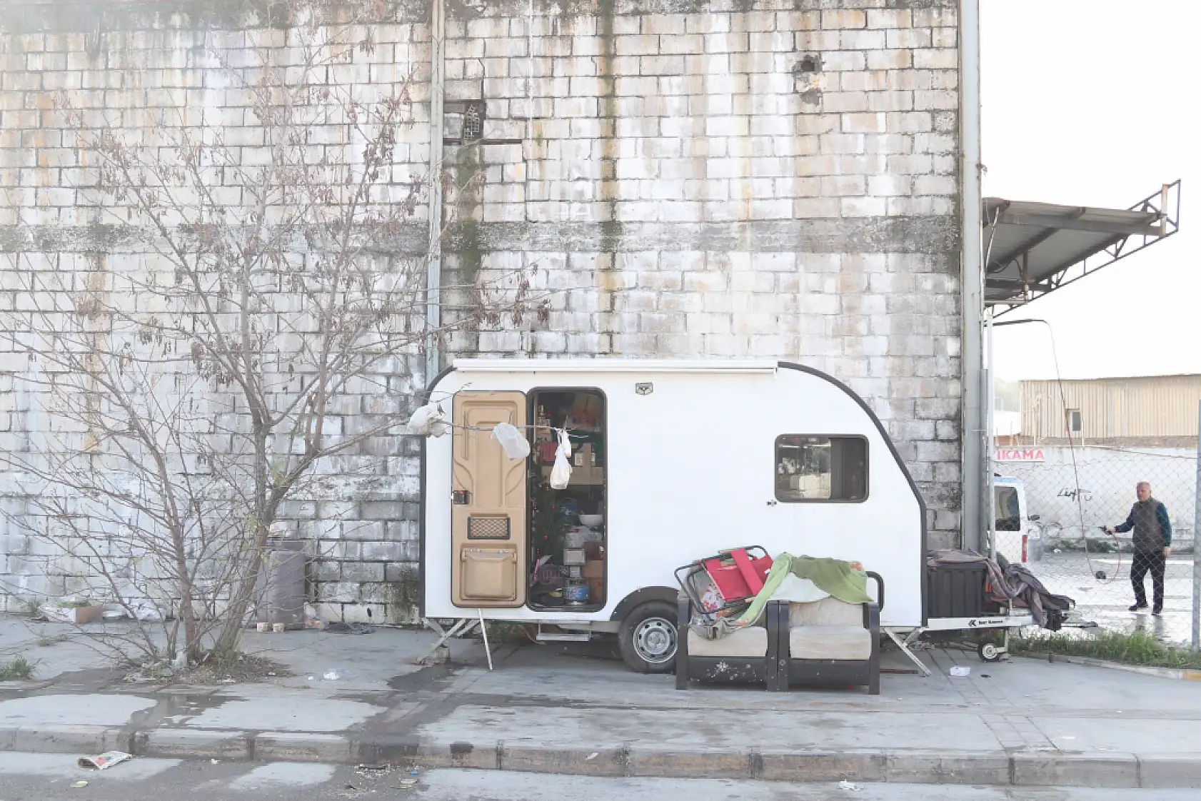 Babasının evi sattığını 5 ay sonra öğrendi