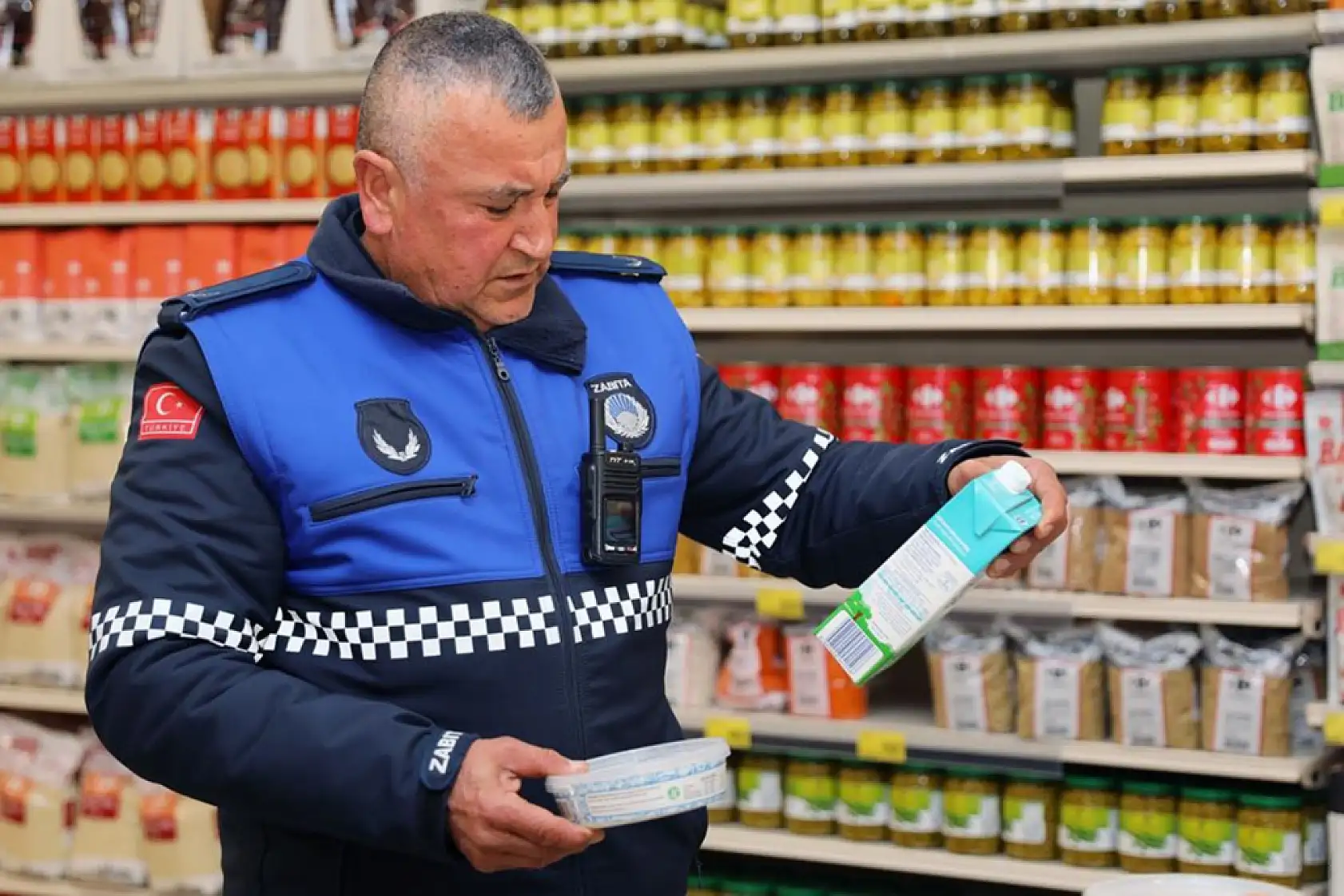 Menteşe Belediyesi zabıta ekiplerinden zincir marketlere denetim