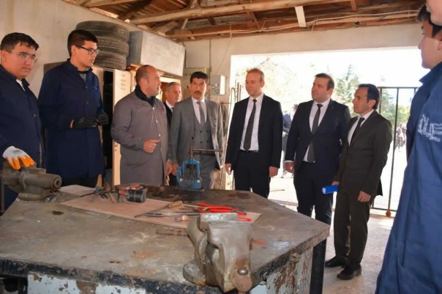 Köyceğiz Kaymakamı Maslak, okulda atölye çalışmalarını yerinde inceledi