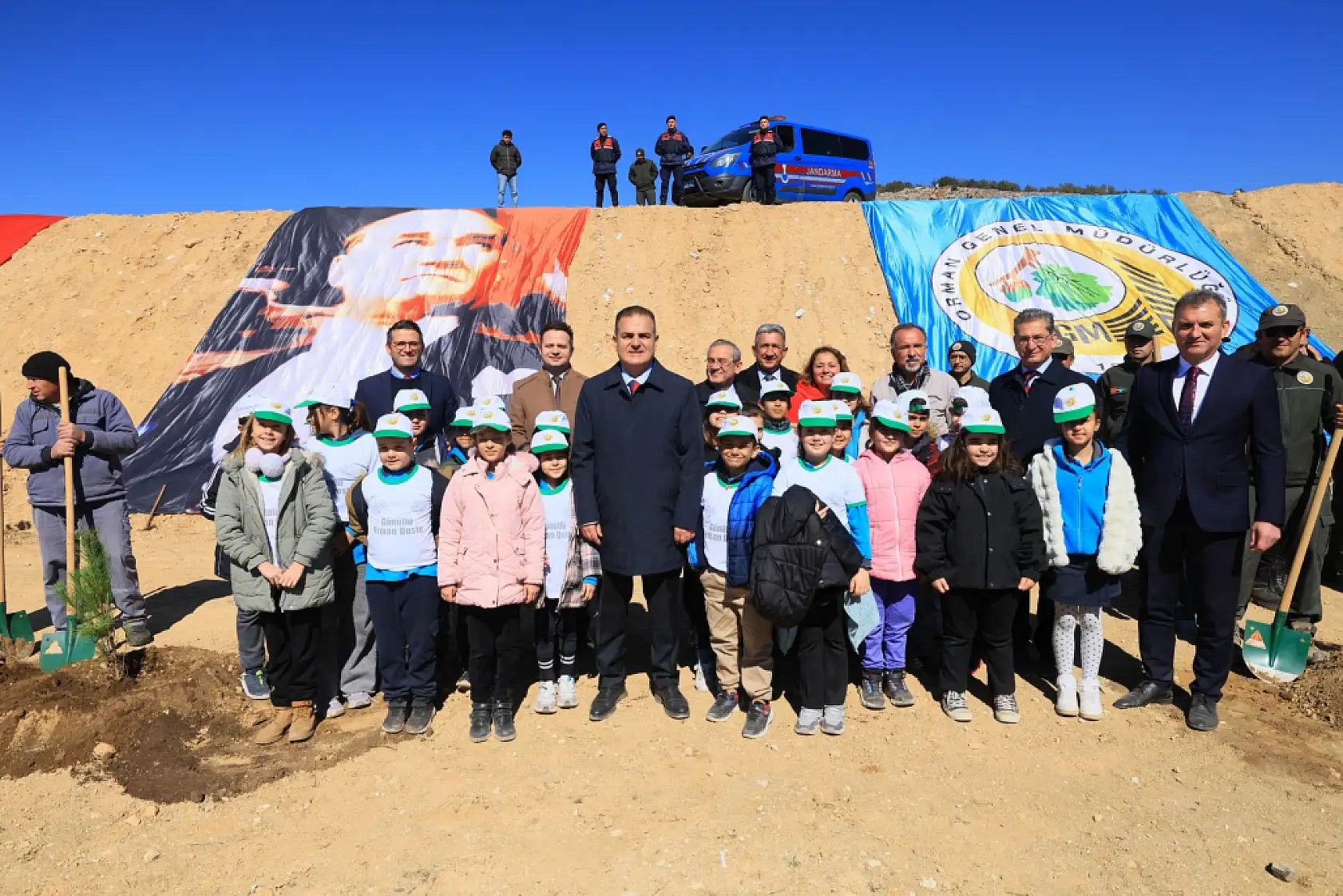 Dünya Ormancılık Günü'nde fidanlar toprak ile buluştu