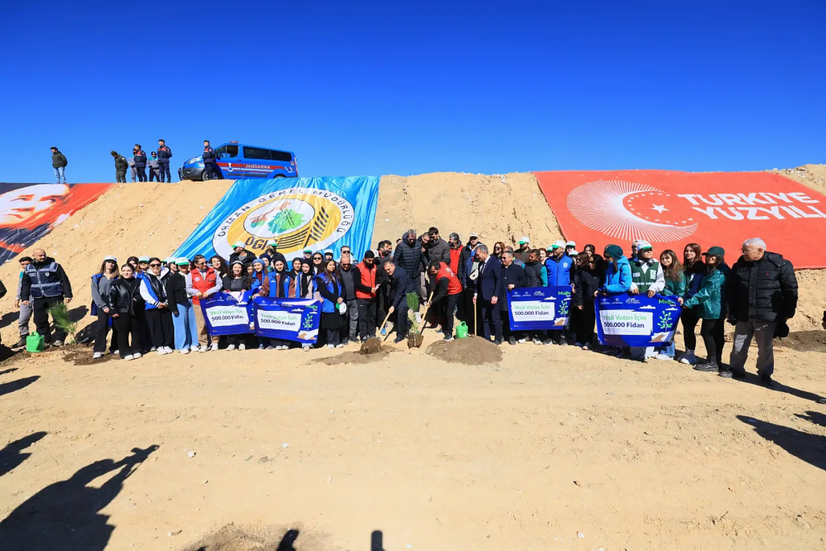 Dünya Ormancılık Günü'nde fidanlar toprak ile buluştu