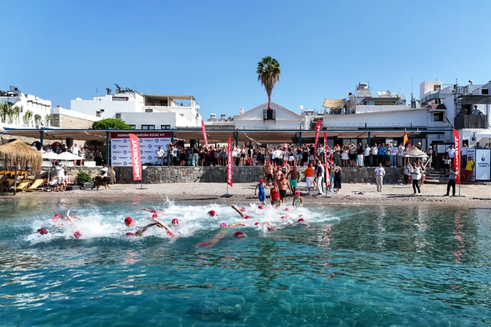Bodrum'da sağlık için kulaç attılar