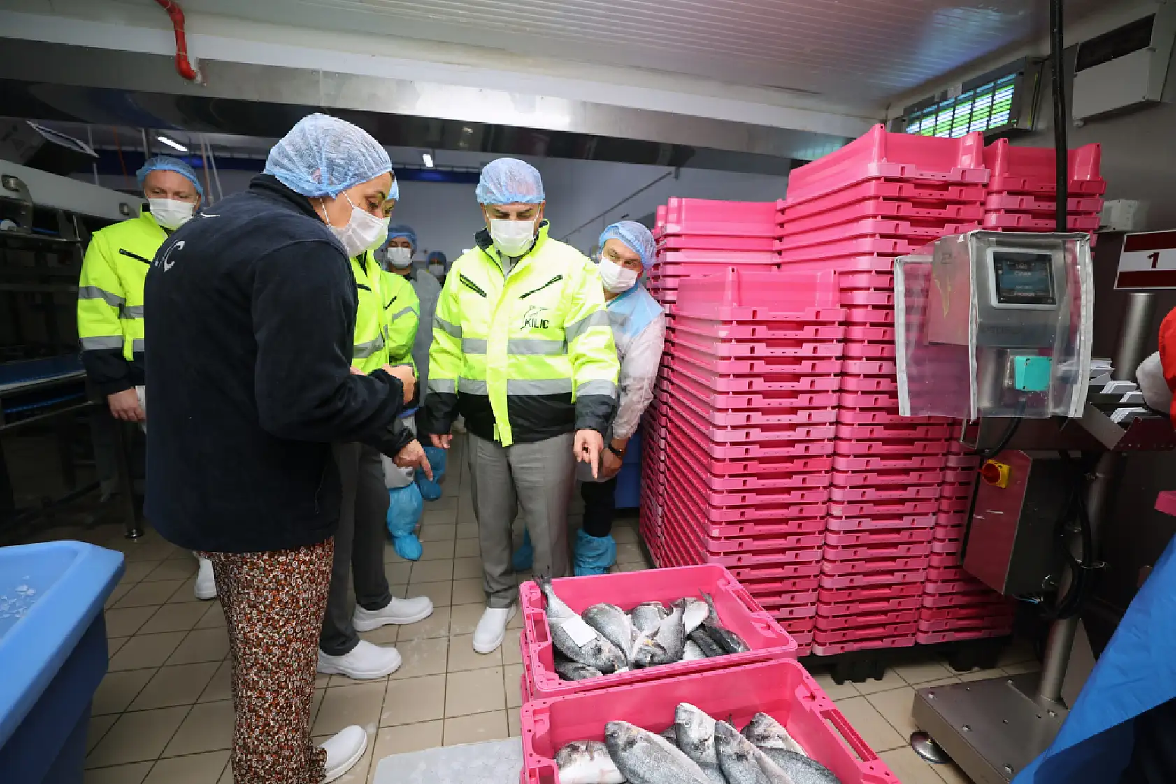 Vali Akbıyık, ihracat rekortmeni su ürünleri sektörü temsilcilerini ziyaret etti