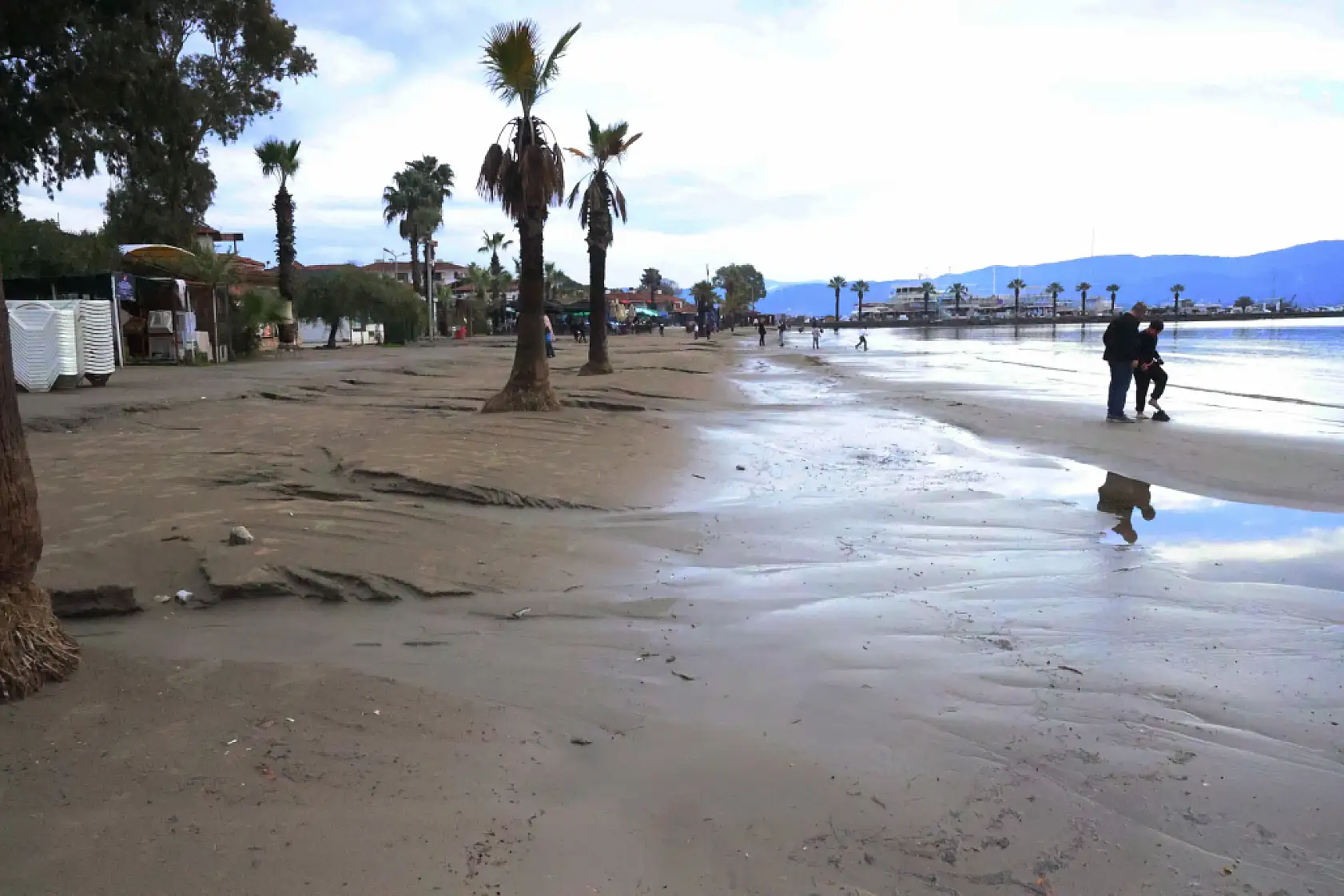 Muğla Akyaka'da sağanak sonrası deniz 10 metre çekildi