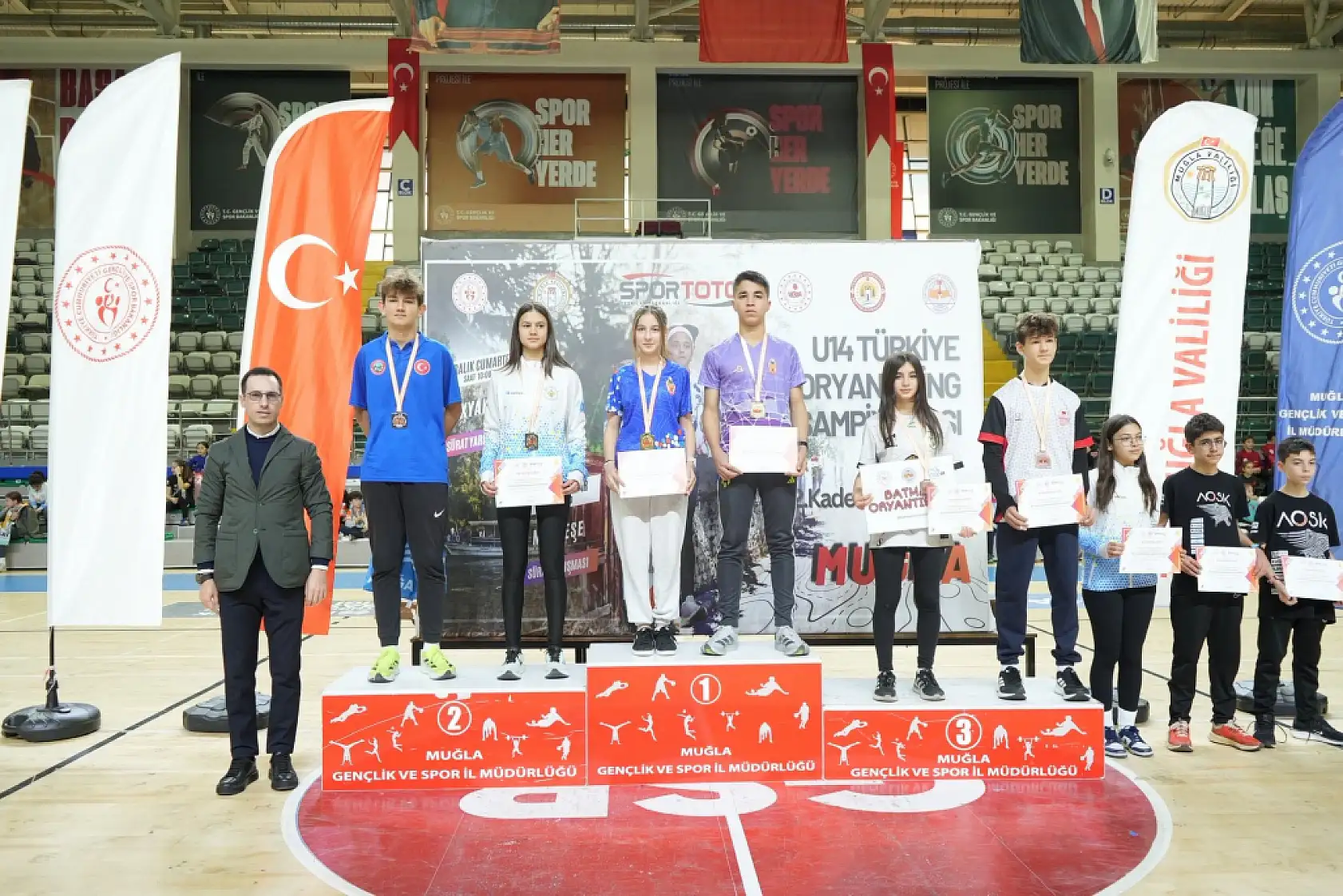 Muğla'da oryantiringde genç yıldızlar kupalarına kavuştu