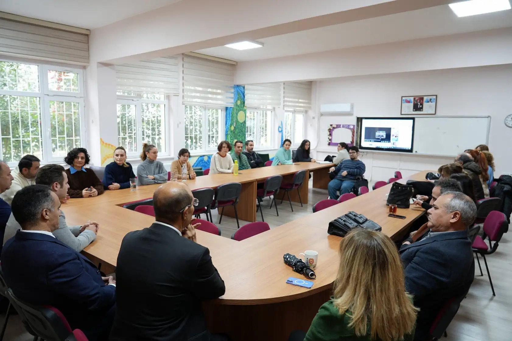 Muğla İl Milli Eğitim Müdürü çay öğrenci ve öğretmenlerle bir araya geldi