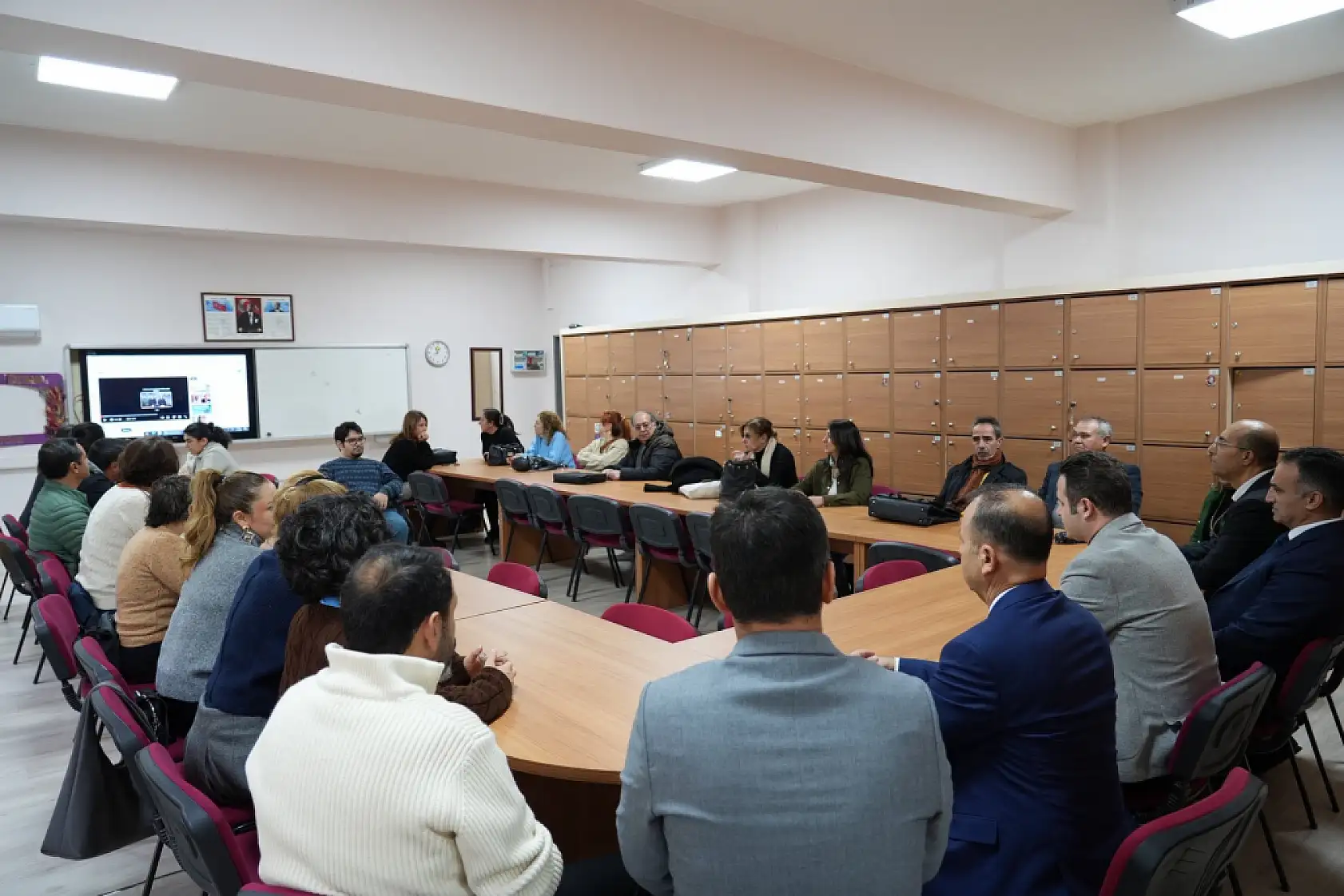 Muğla İl Milli Eğitim Müdürü çay öğrenci ve öğretmenlerle bir araya geldi