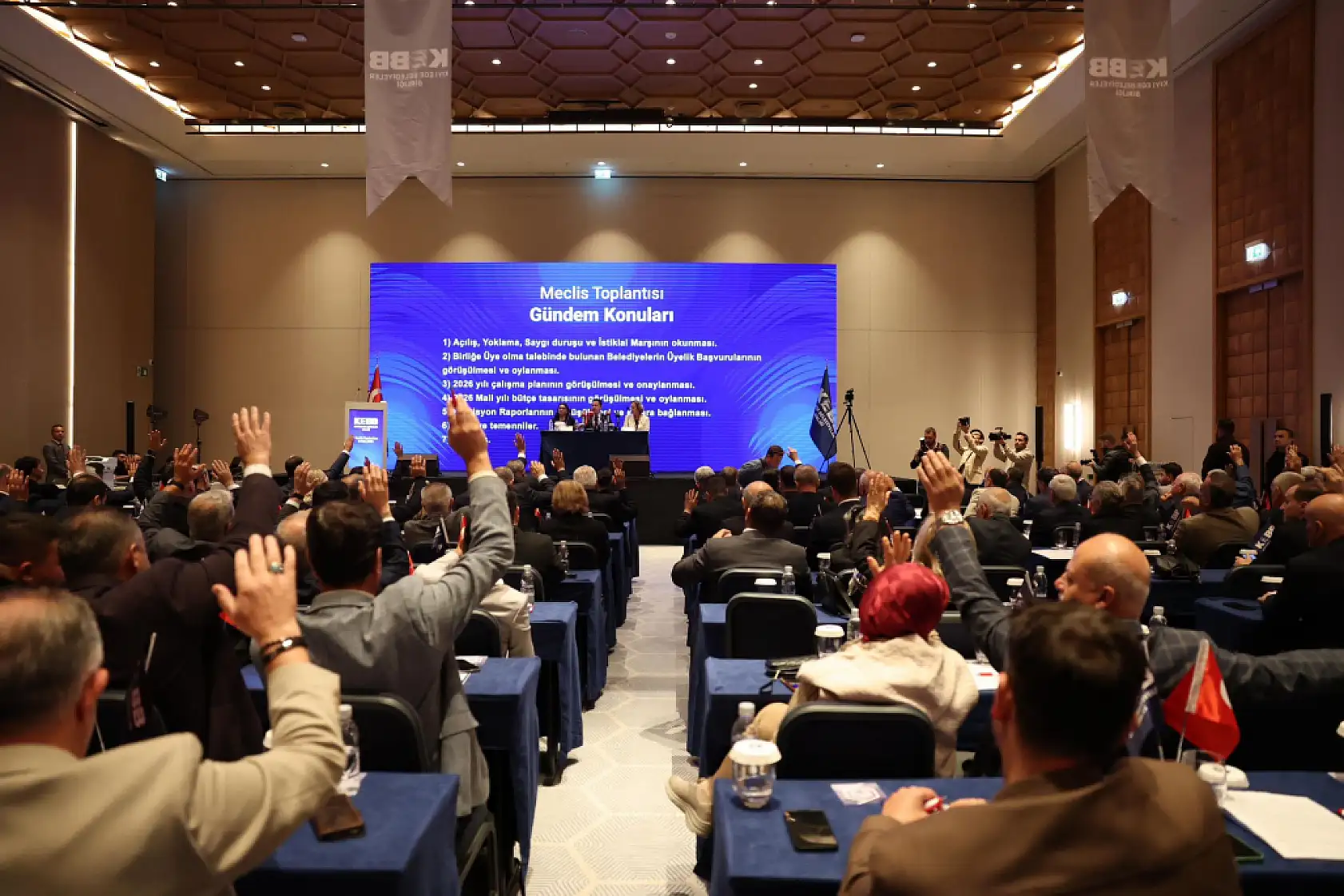 Başkan Aras: 'Bizler günü kurtaran değil, yarını kuran işler için çalışacağız'