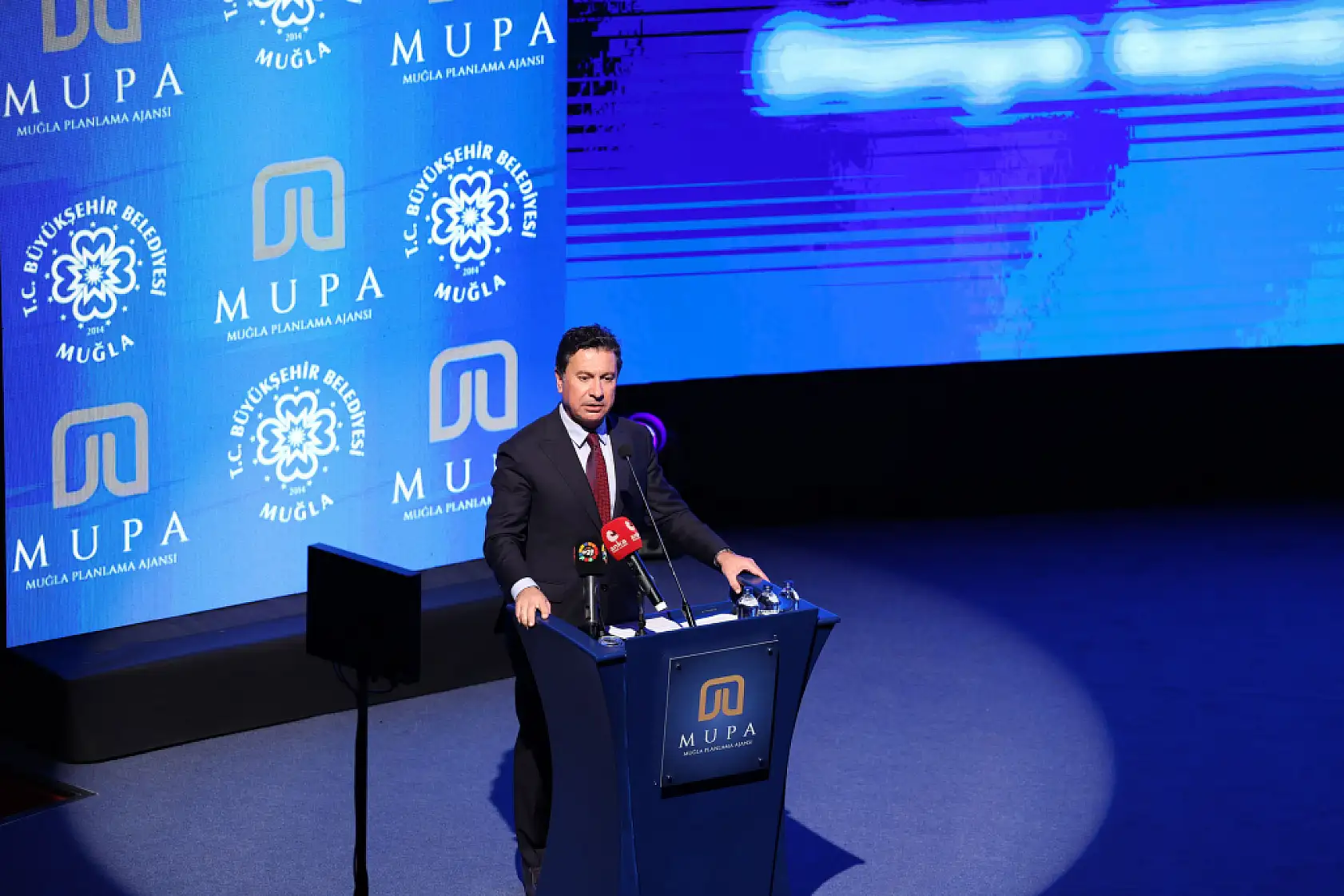 Başkan Aras 'Bu ülkede kadın, çocuk, sokak hayvanı olmak zor'