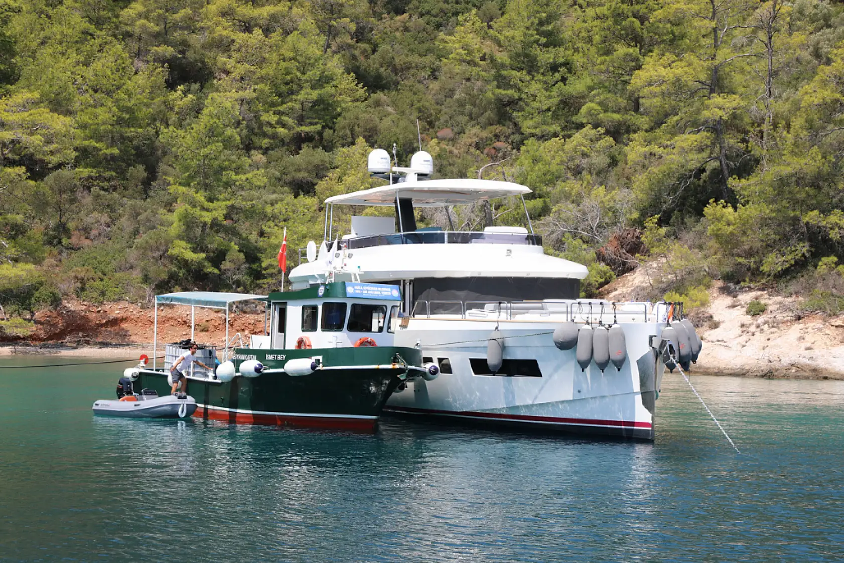 Başkan Aras 'Masmavi Denizlerimizin Temiz Kalması İçin Çalışıyoruz'