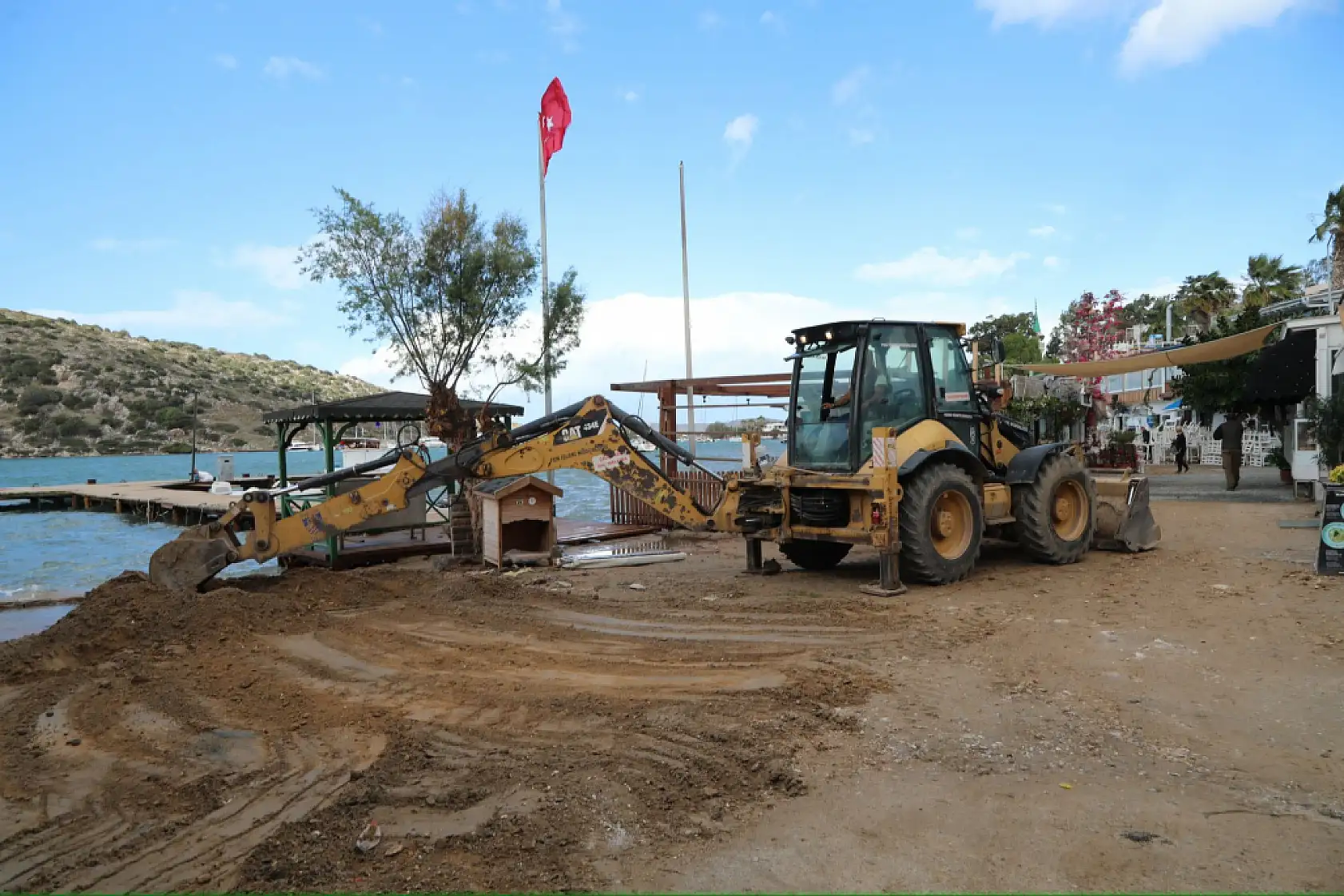 Başkan Aras'tan Fırtınadan Etkilenen İş Yerlerine Ziyaret