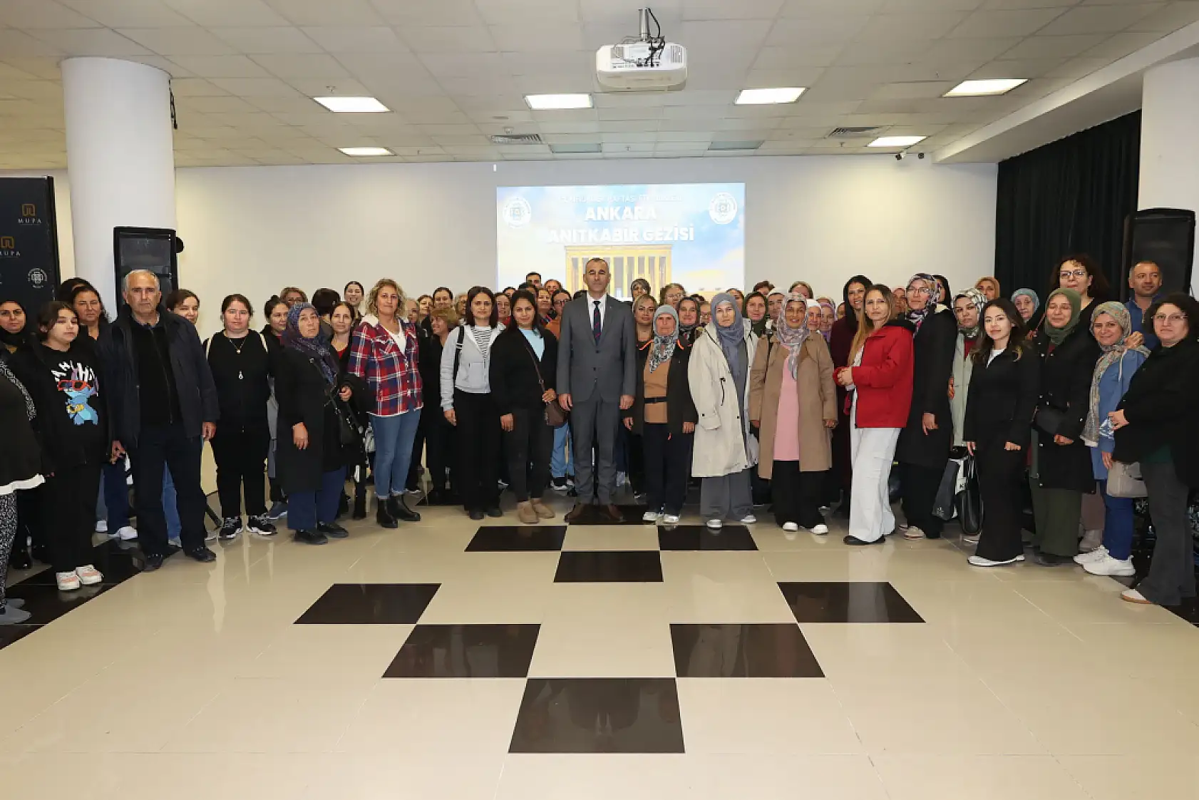 Muğla Büyükşehir Cumhuriyet'in 102. Yılında 102 Kadını Anıtkabir'e Götürdü