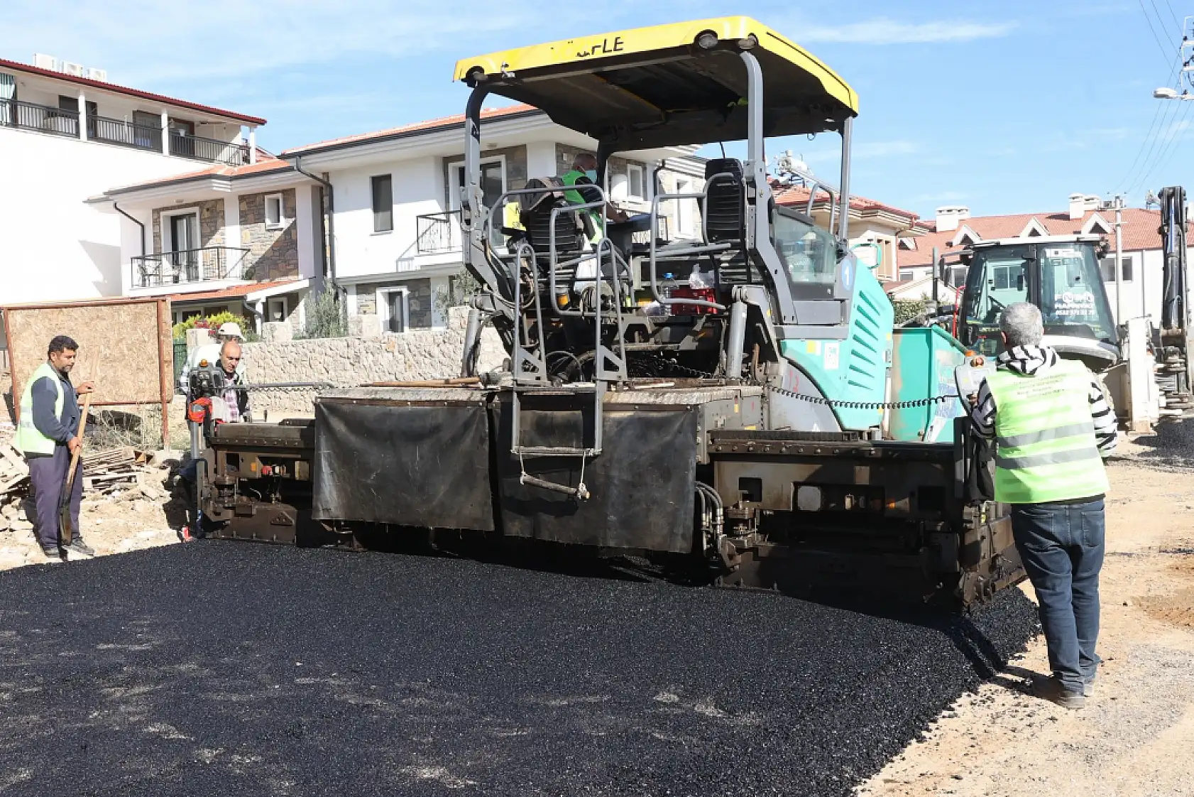 Muğla Büyükşehir, Datça'da 53 Bin Metrelik Yol Ağını Yeniliyor