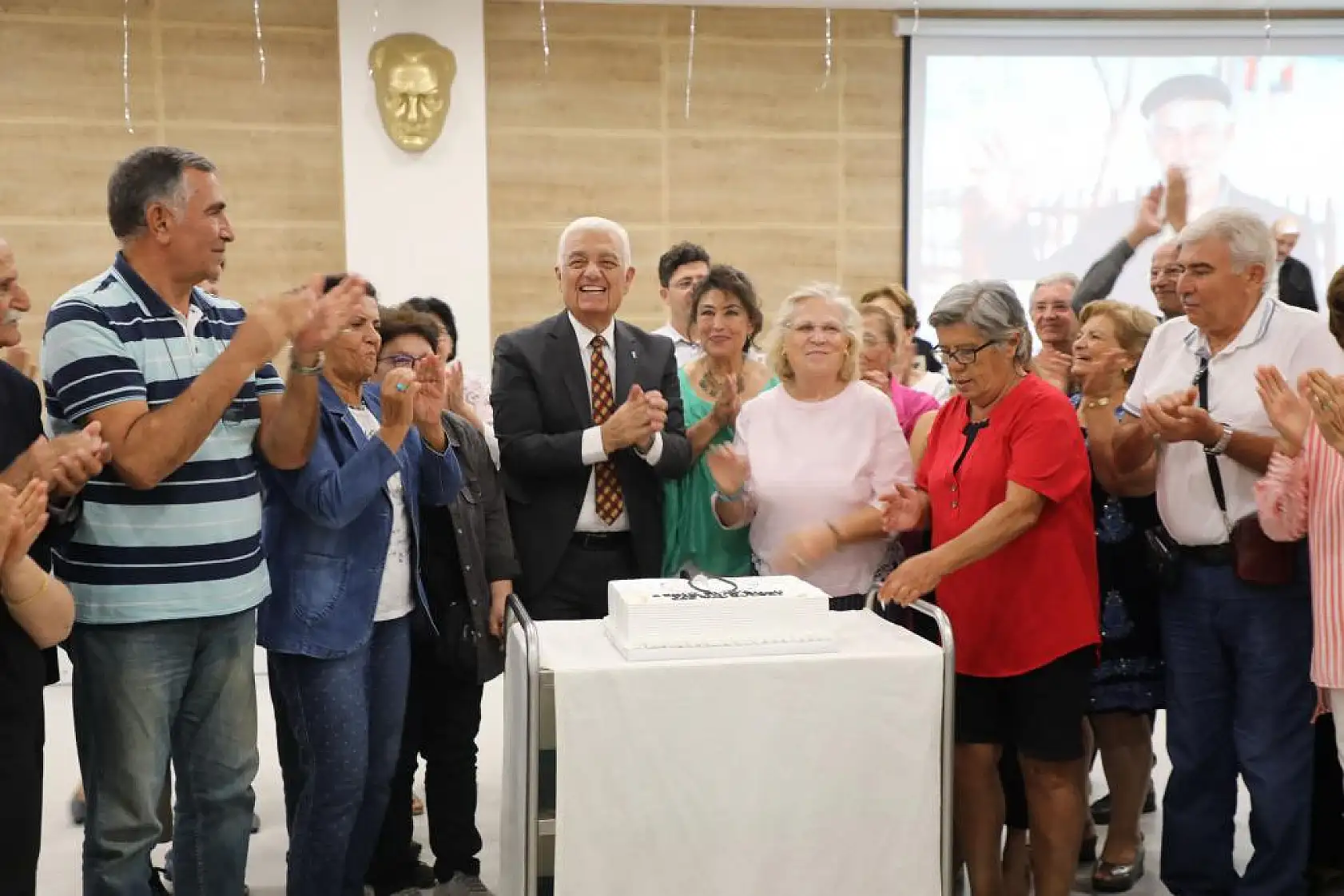 Yaşlı Çınarlar Doyasıya Eğlendi