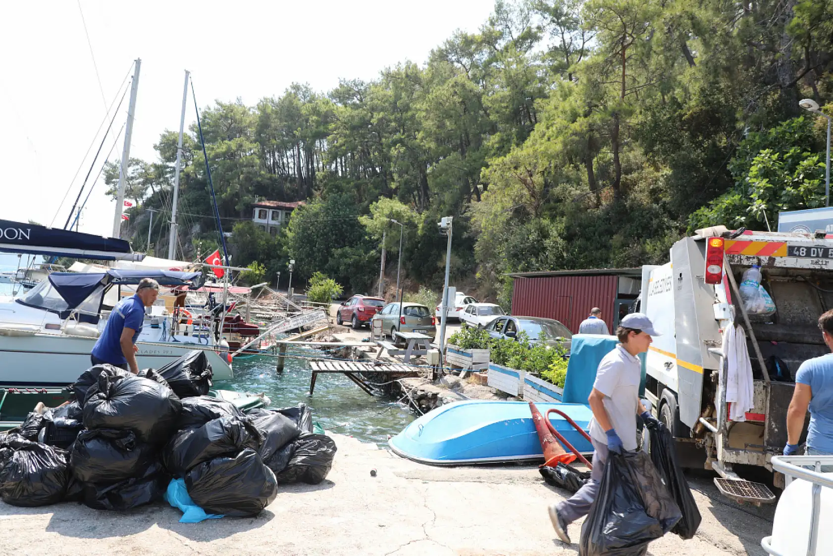 Muğla Büyükşehirden Araçsız Koylara Denizden Müdahale