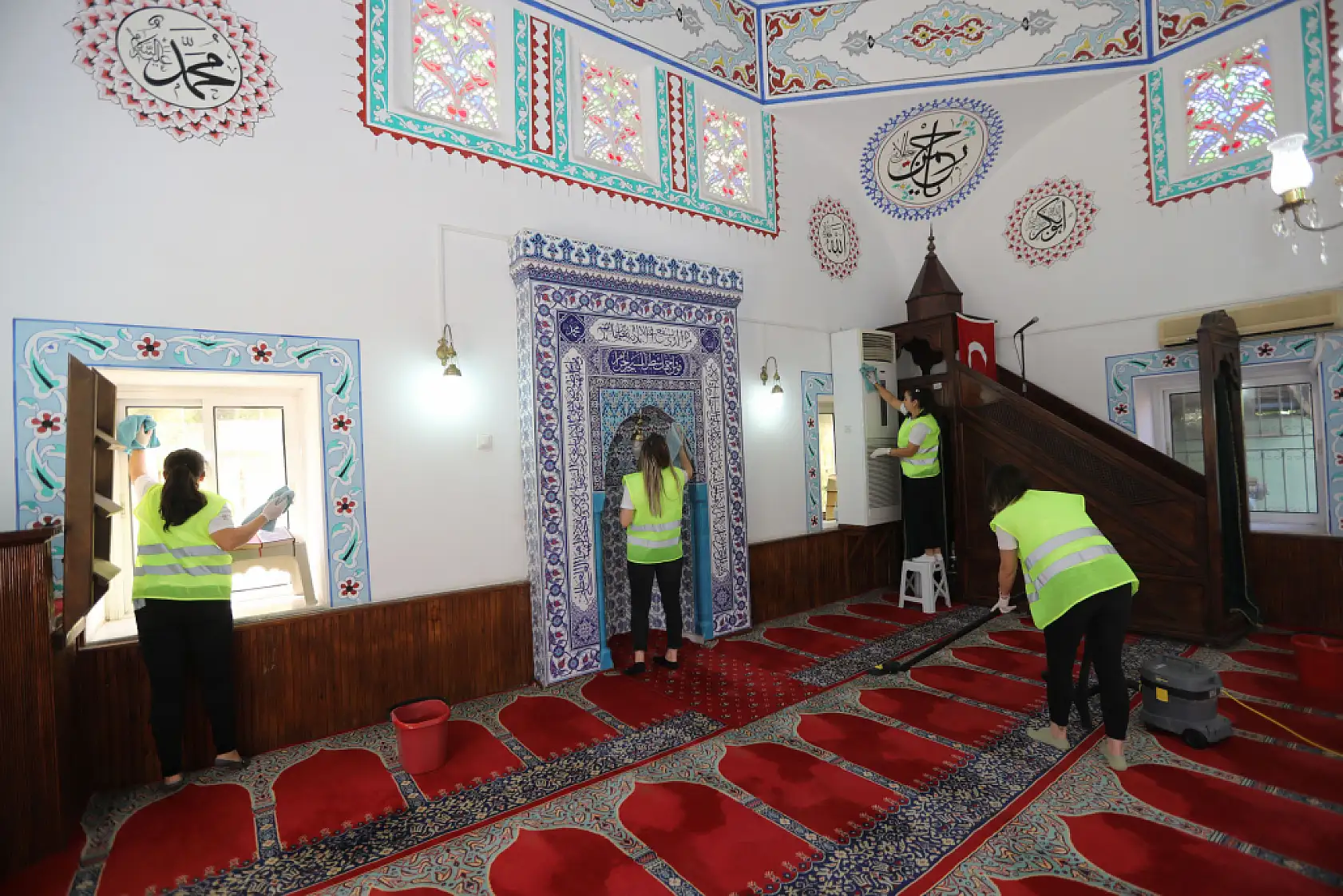 Muğla Büyükşehir'den Bayram Öncesi Cami Temizliği