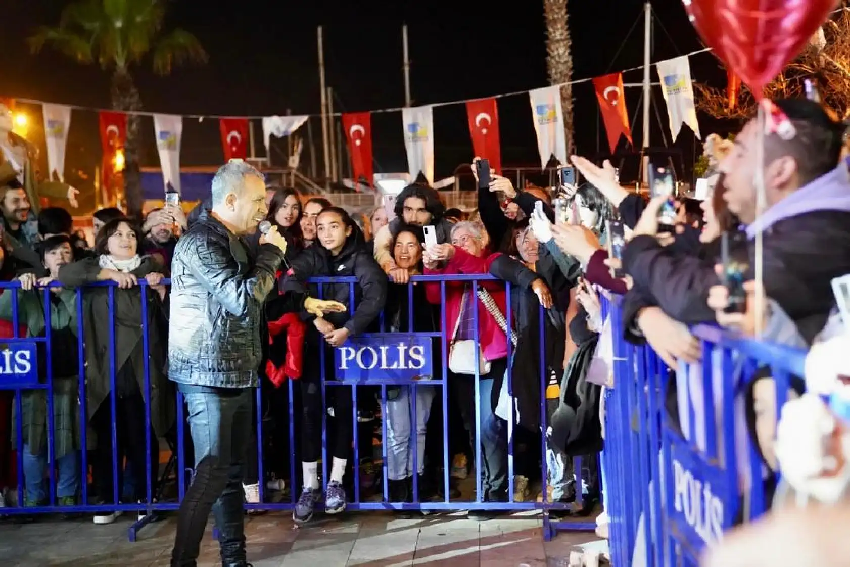 Fethiye Beşkaza Meydanı Haluk Levent İle Coştu