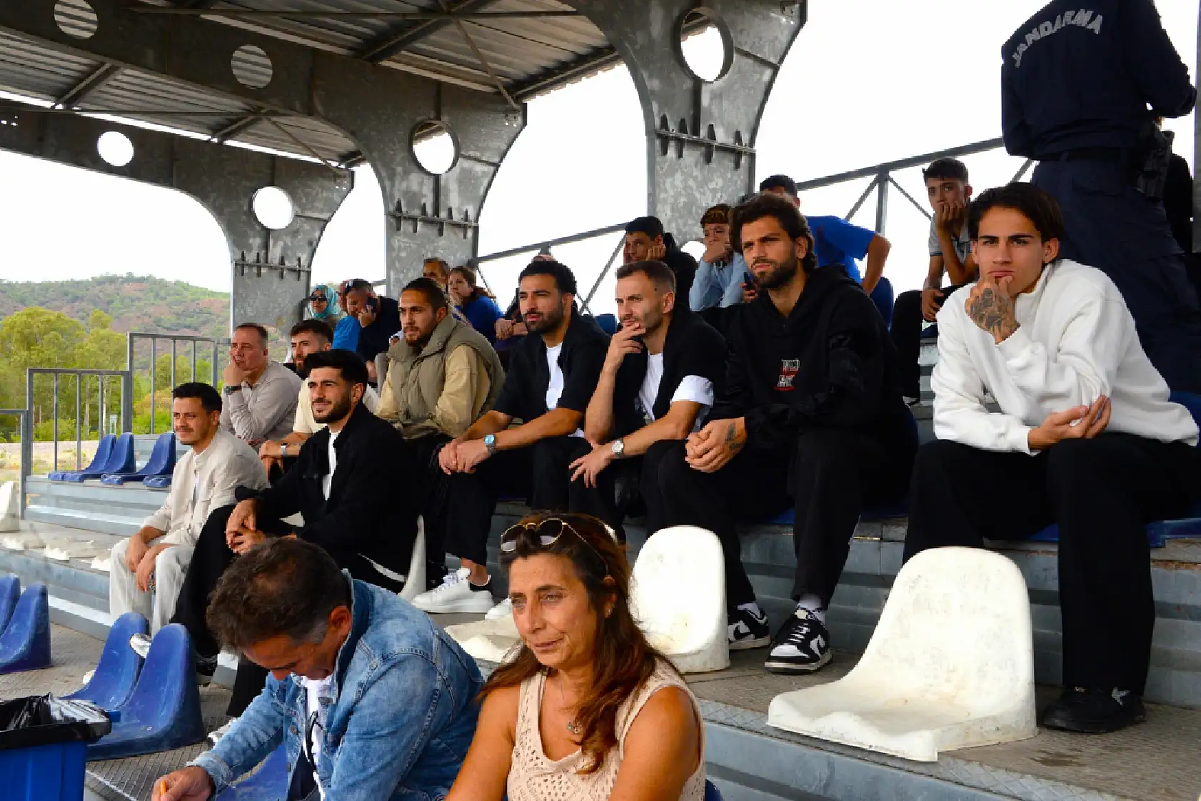 Fethiyesporlu futbolcular gençleri yalnız bırakmadı