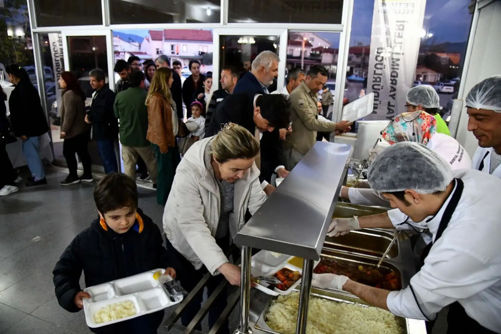 Fethiye Belediyesi'nden Her Gün İftar Organizasyonu