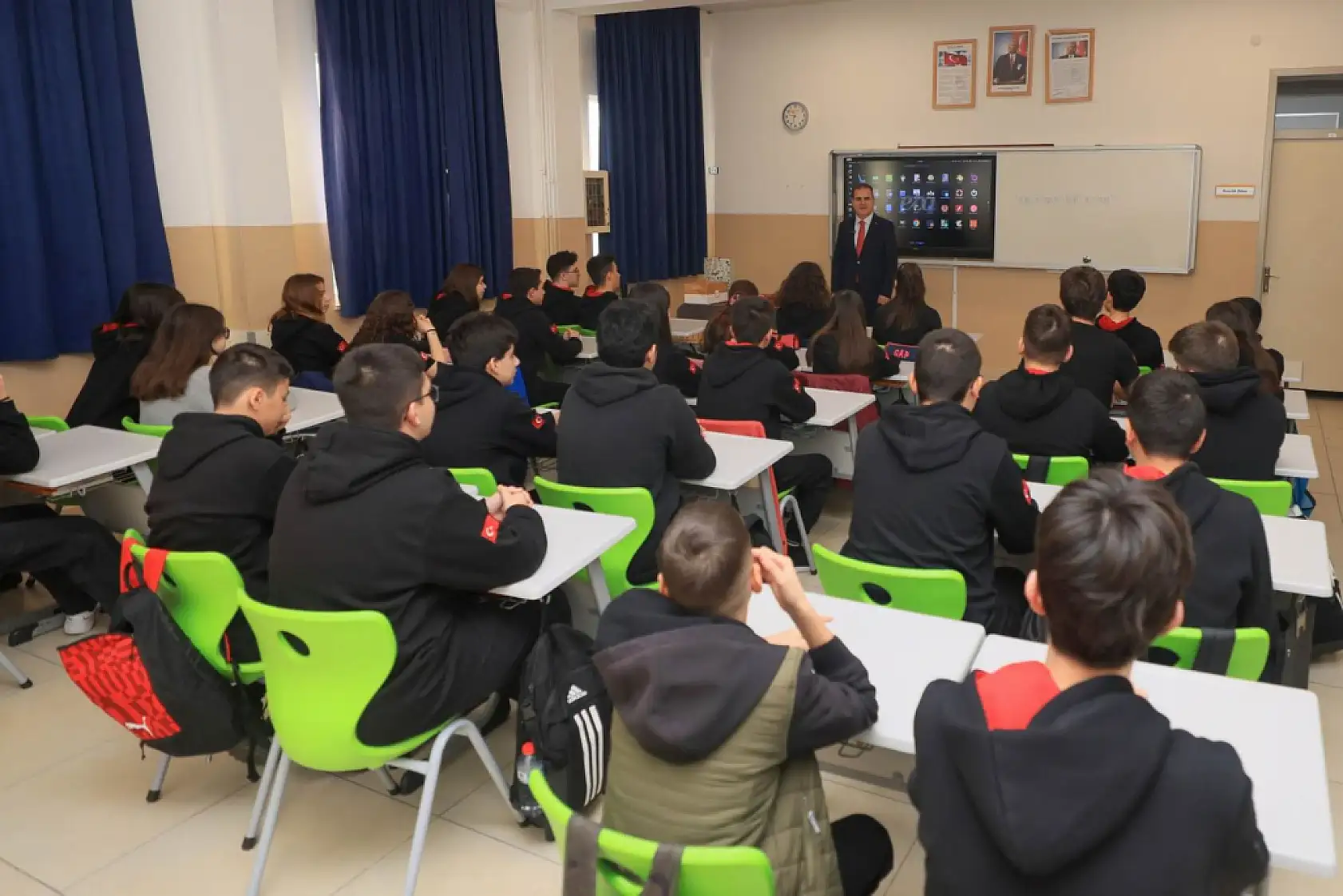 Yeni dönemin ilk dersini, Vali Dr. İdris Akbıyık verdi