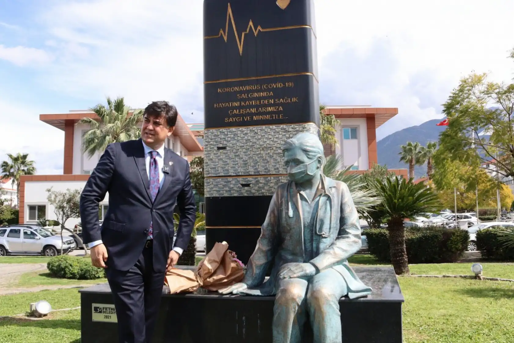 Karaca, 'Doktorlarımız Ve Sağlık Çalışanlarımıza Minnettarız'