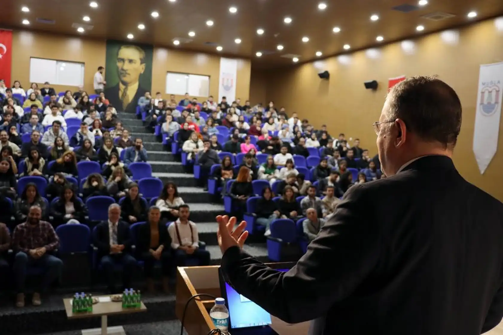 Başkan Çıralı, üniversite öğrencileriyle buluştu