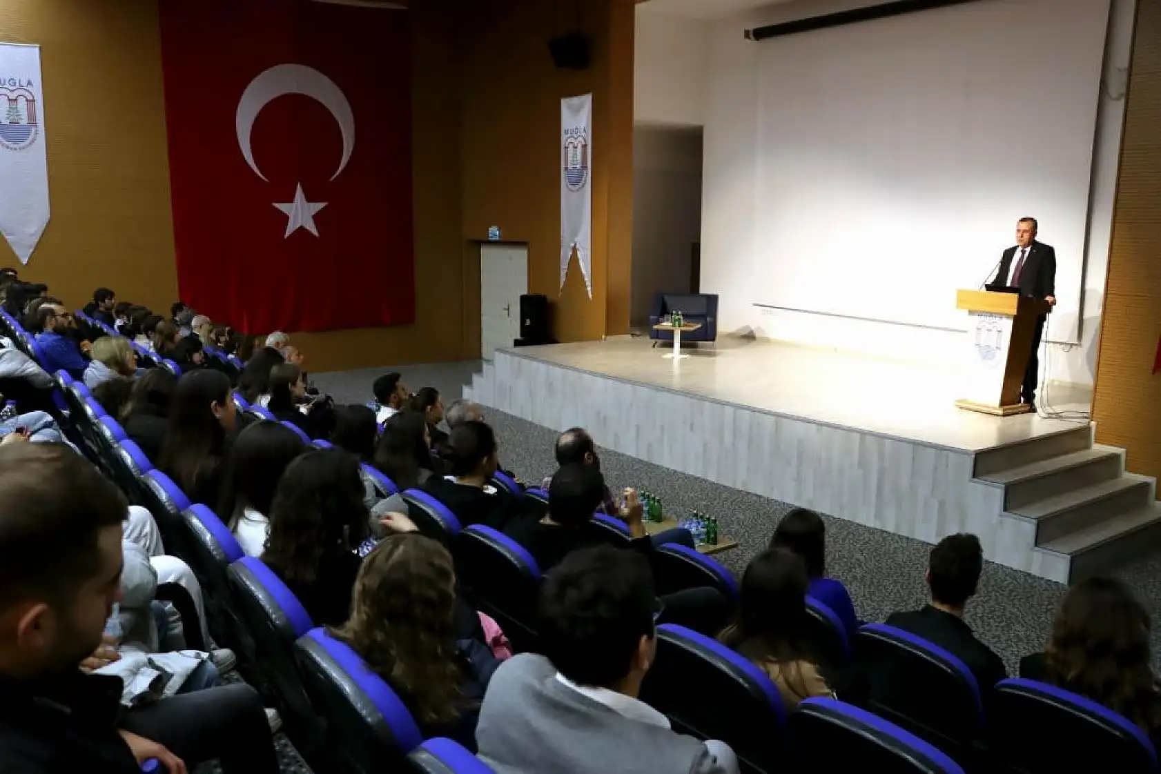 Başkan Çıralı, üniversite öğrencileriyle buluştu