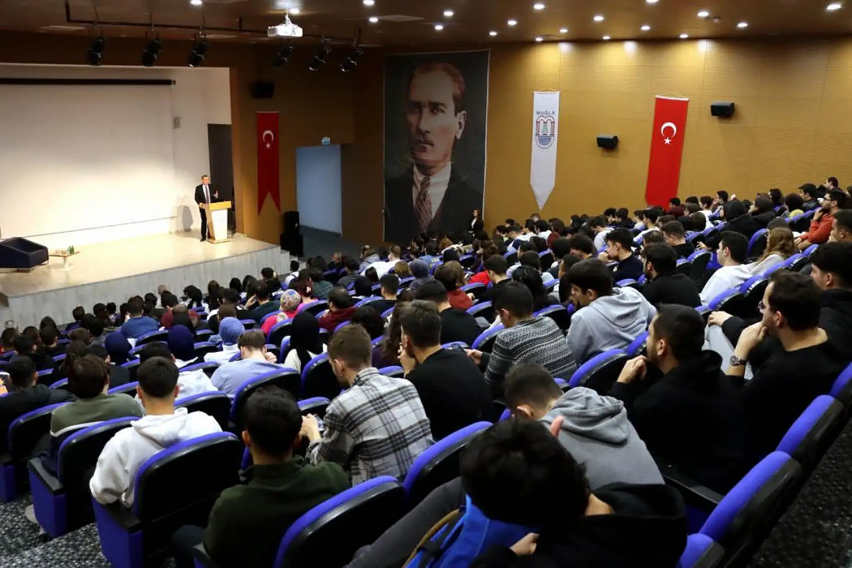 Başkan Çıralı, üniversite öğrencileriyle buluştu