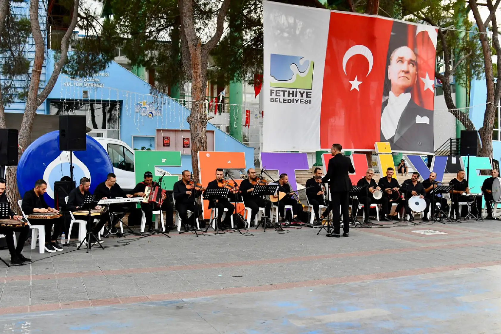 Fethiye'de Kent Orkestrası'ndan 'Cumhuriyet Şarkıları'