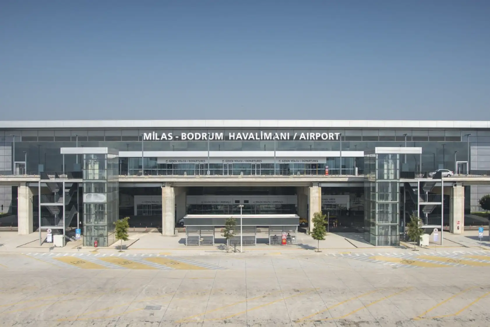 Milas-Bodrum Havalimanı'nda güneş enerjisi santrali kurulumu tamamlandı