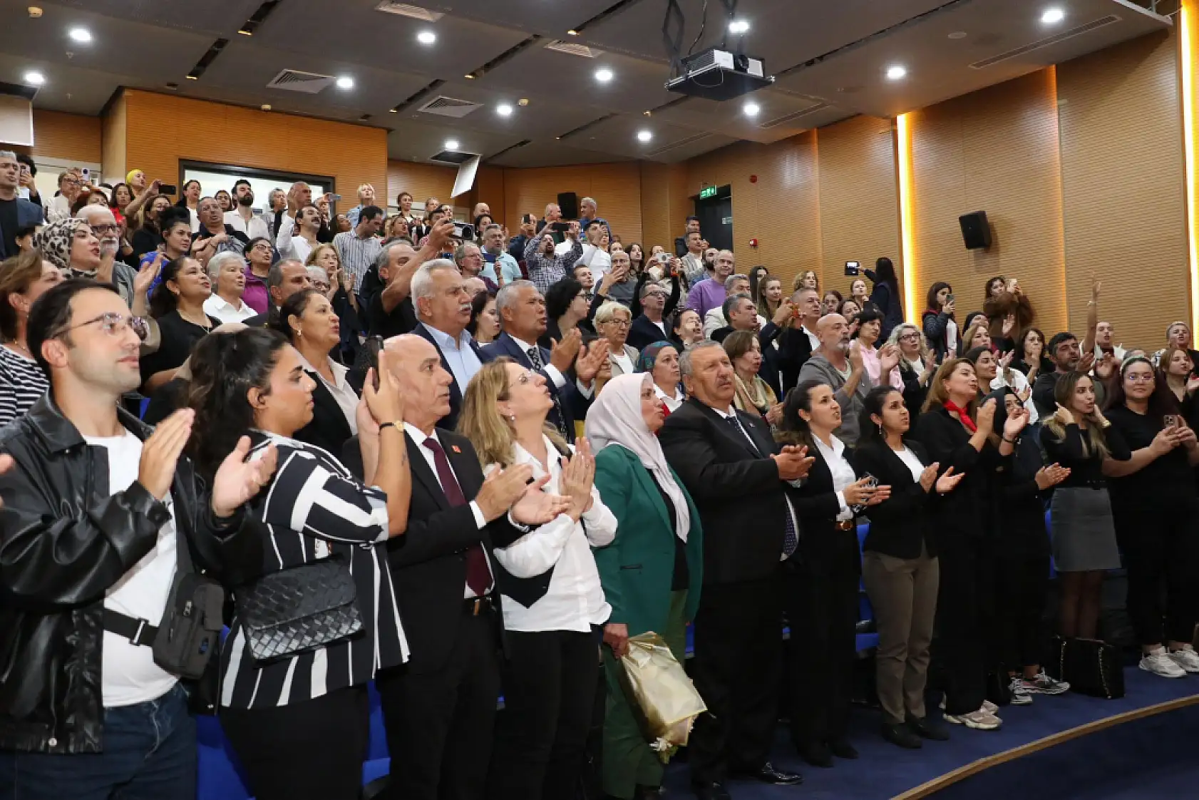 Fethiye Güzel Sanatlar Derneği Kaş'ta Atatürk'ü sevdiği eserlerle andı