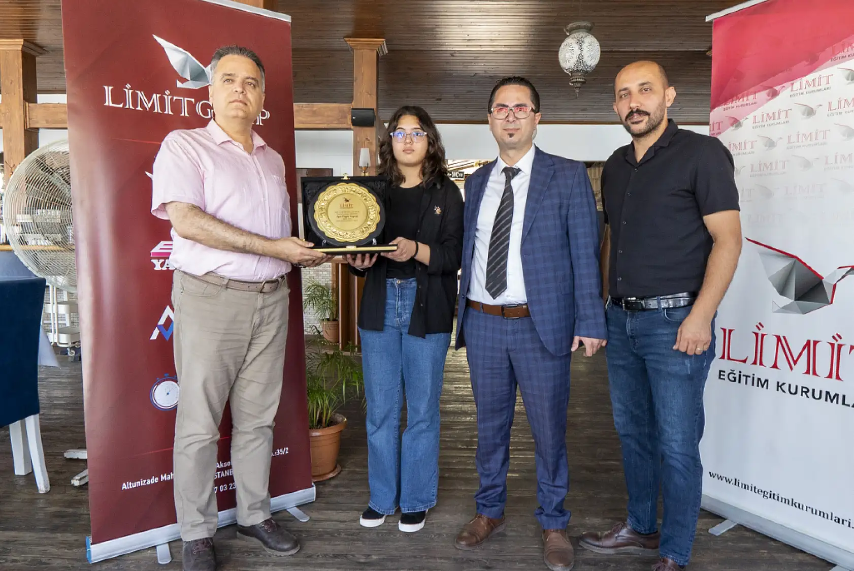 Fethiye Limit Eğitim Kurumları'ndan Zirveye Uçuş: Uzay ve Ayşe Feyza LGS'de Türkiye Birincisi!