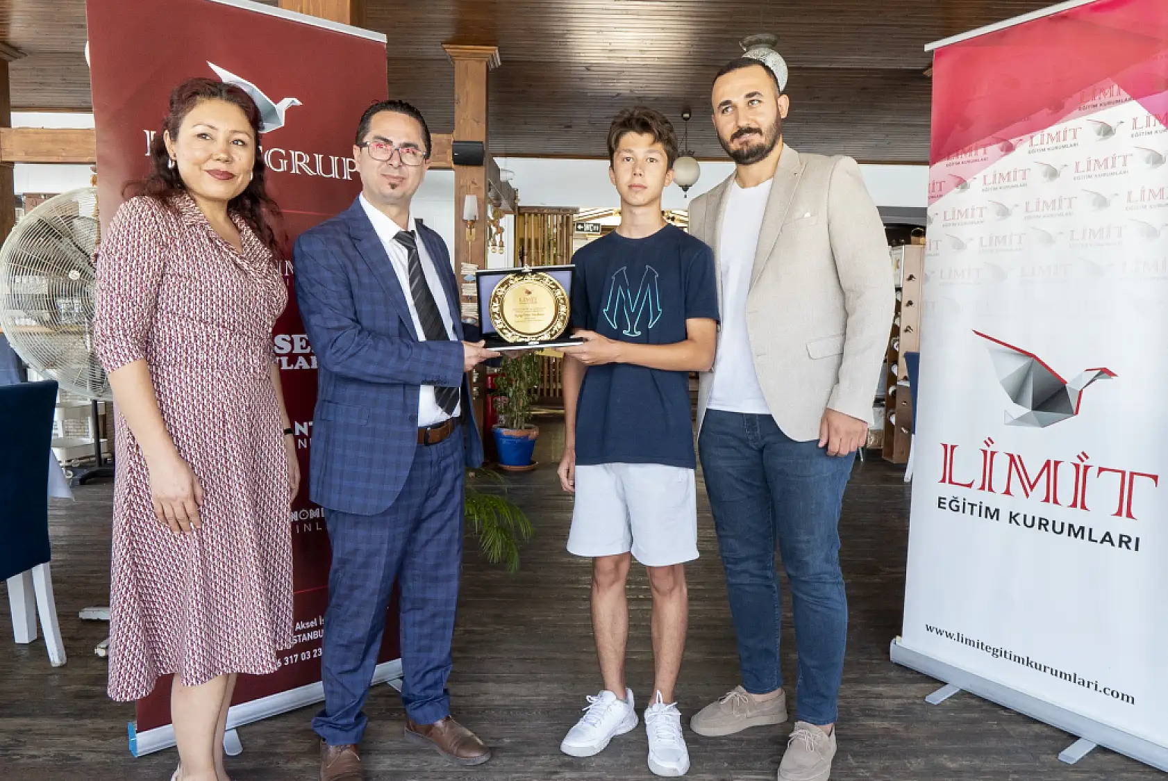 Fethiye Limit Eğitim Kurumları'ndan Zirveye Uçuş: Uzay ve Ayşe Feyza LGS'de Türkiye Birincisi!